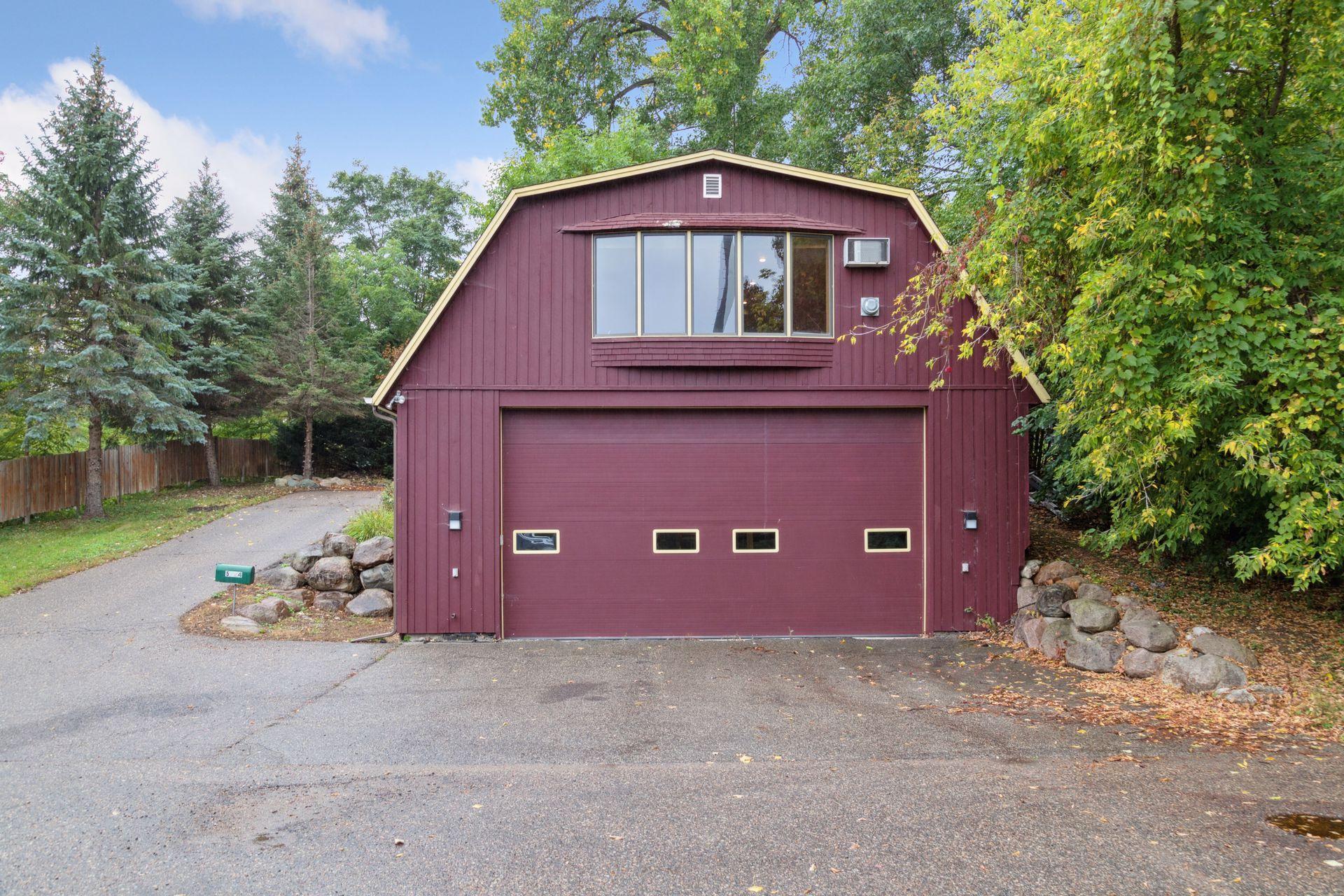 5724 Lynwood Boulevard