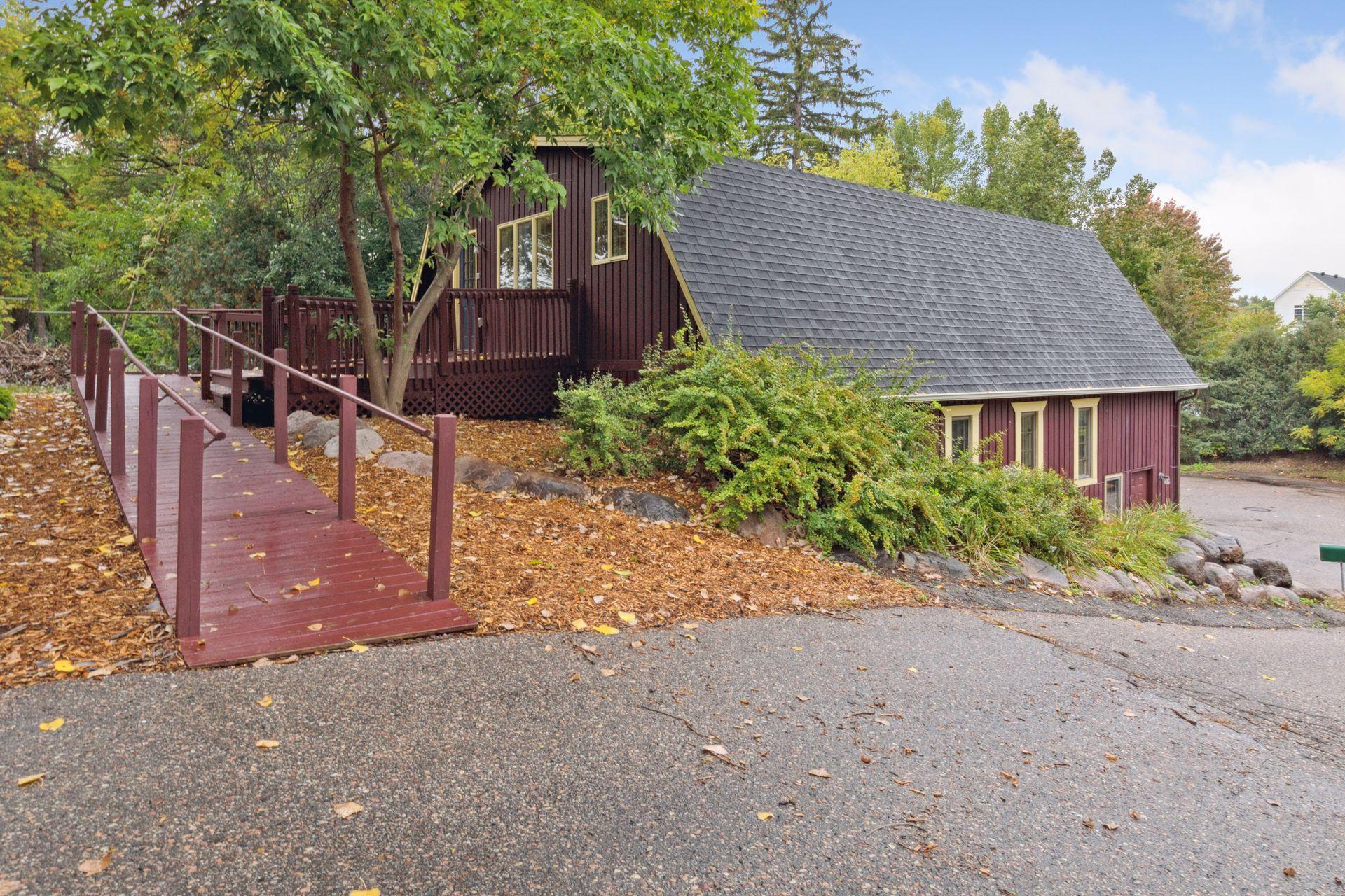 5724 Lynwood Boulevard