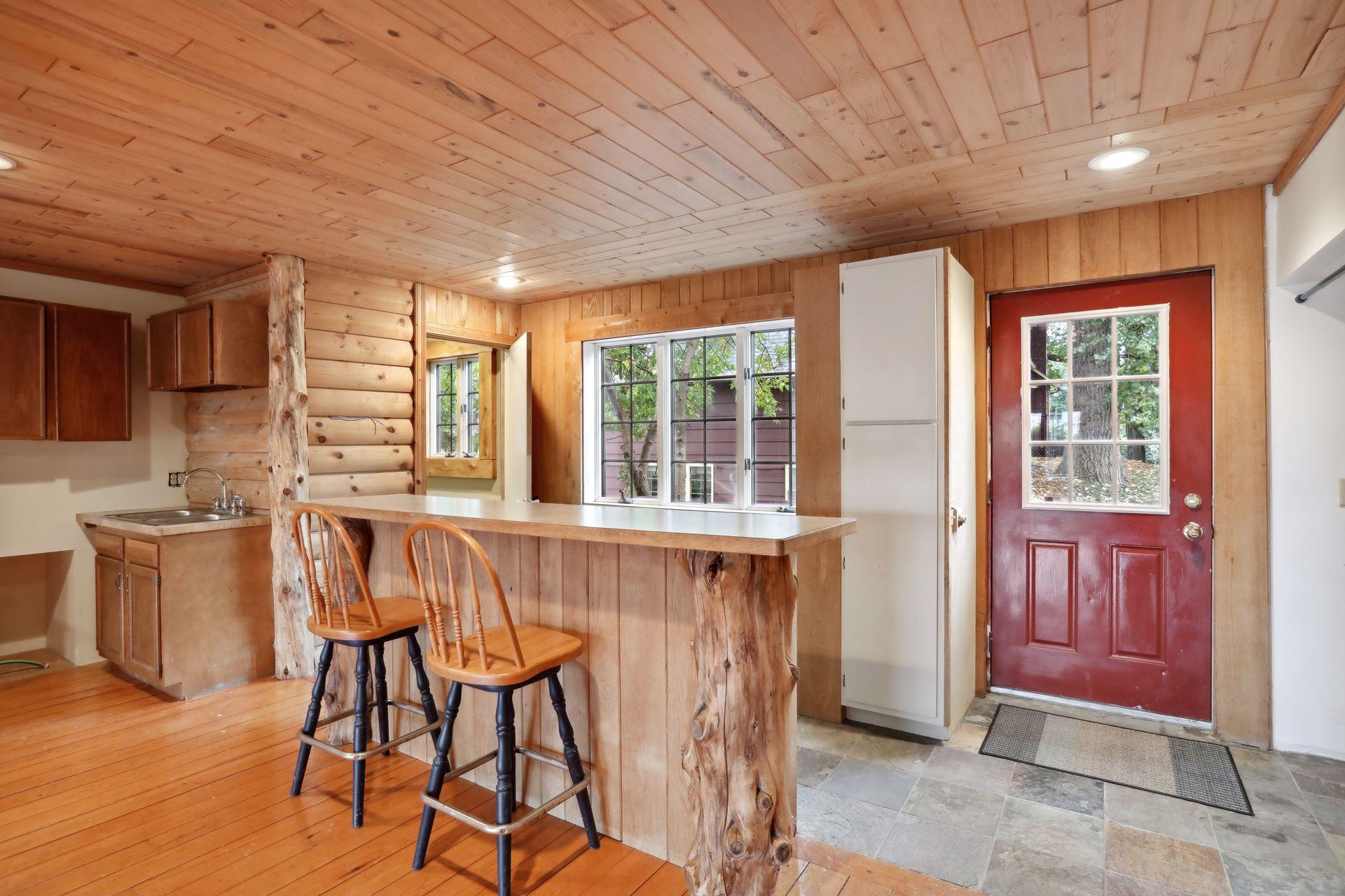 5724 Lynwood Boulevard