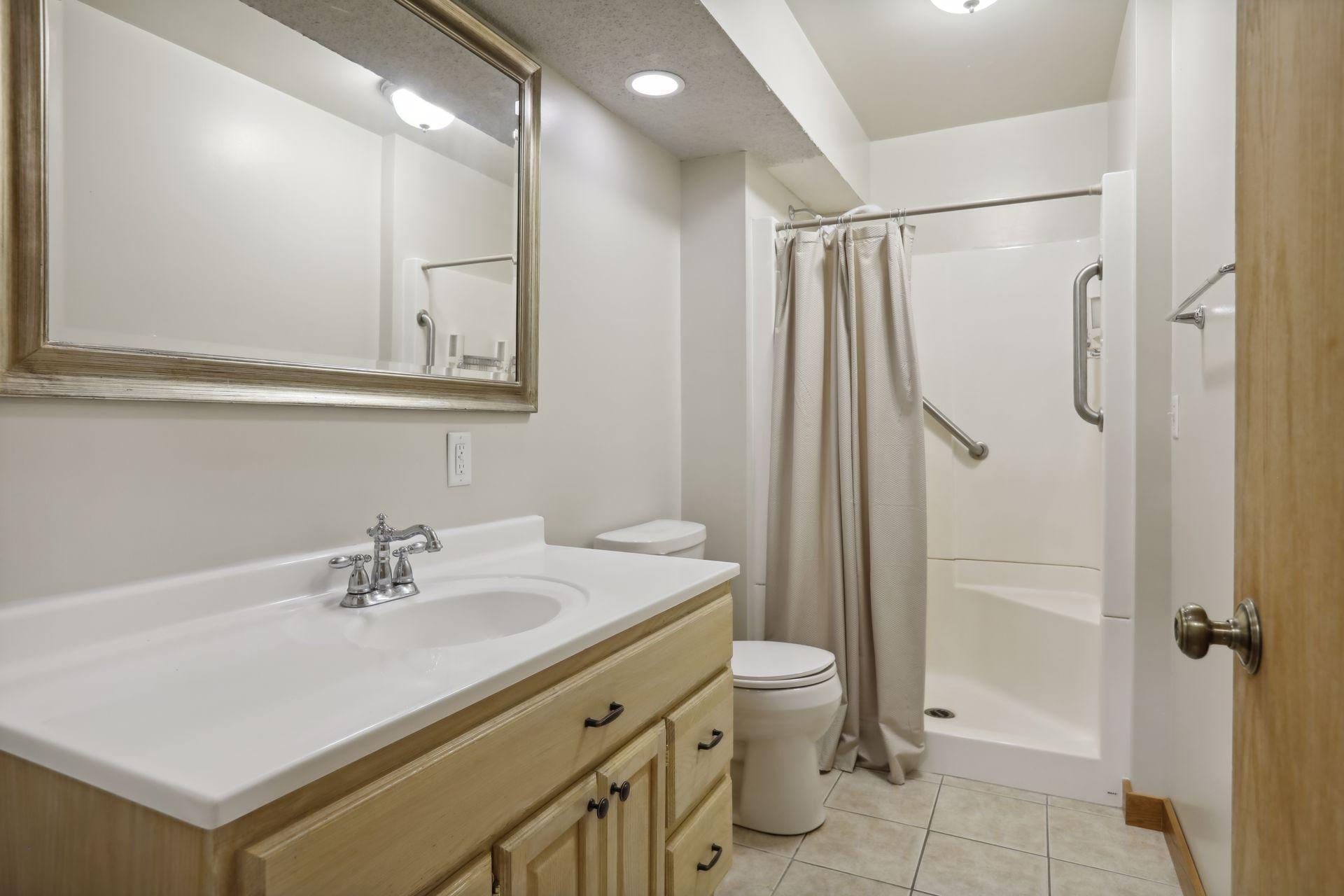 5724 Lynwood Boulevard