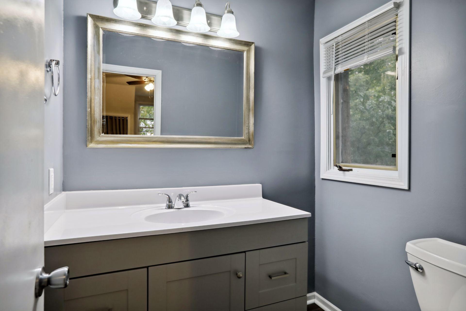 5724 Lynwood Boulevard