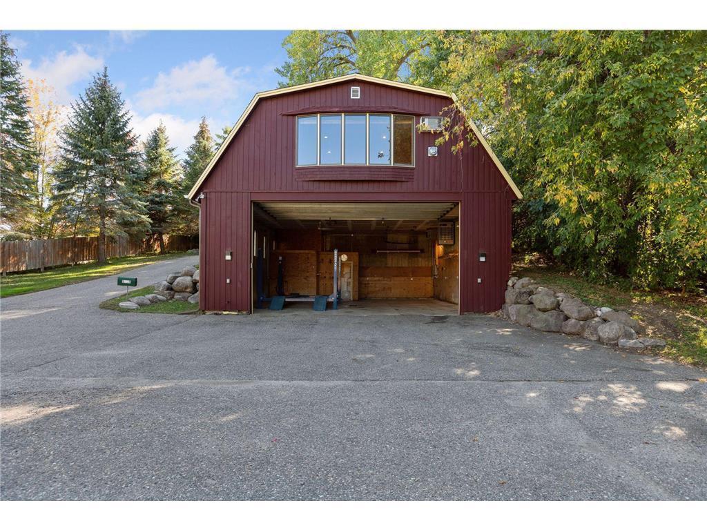 5724 Lynwood Boulevard