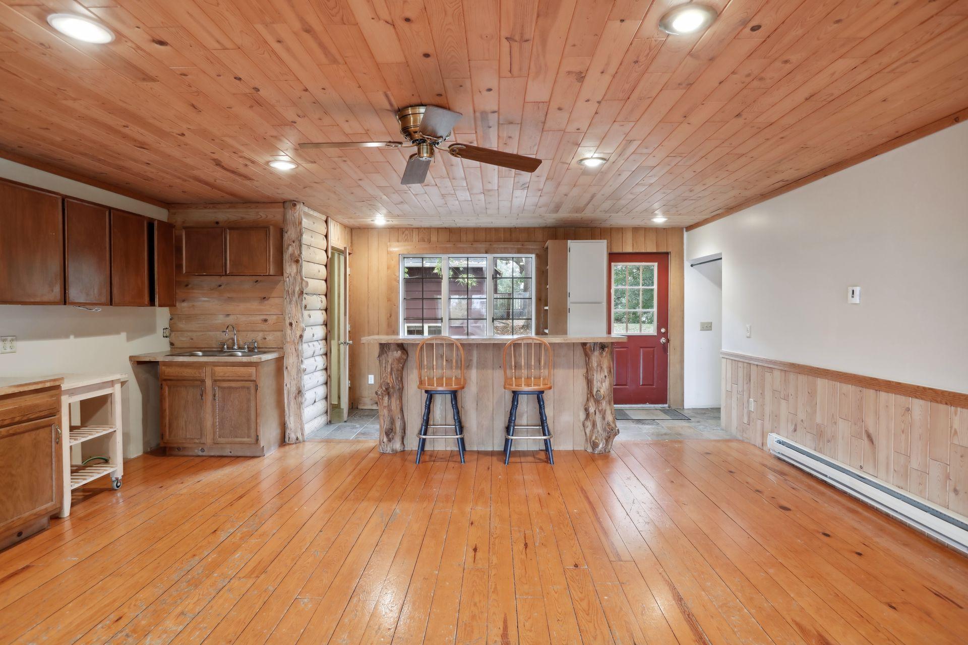 5724 Lynwood Boulevard