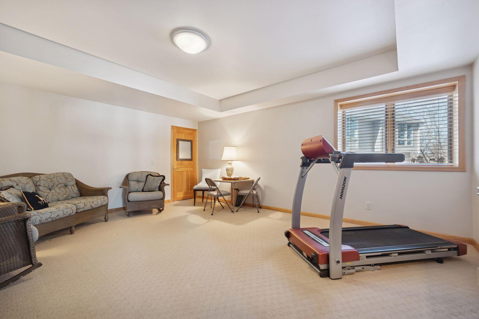 550 Waycliffe Drive N