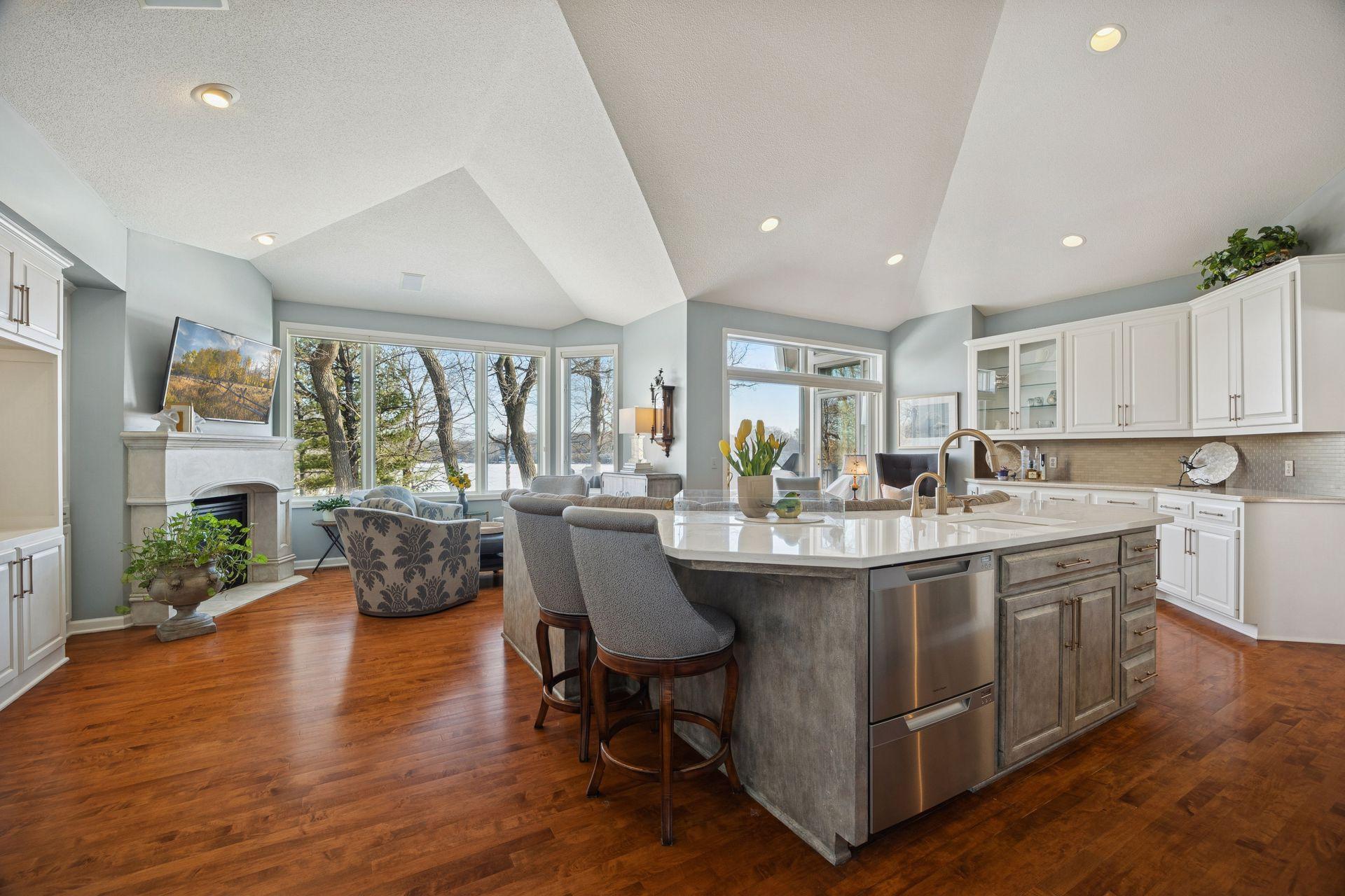 550 Waycliffe Drive N