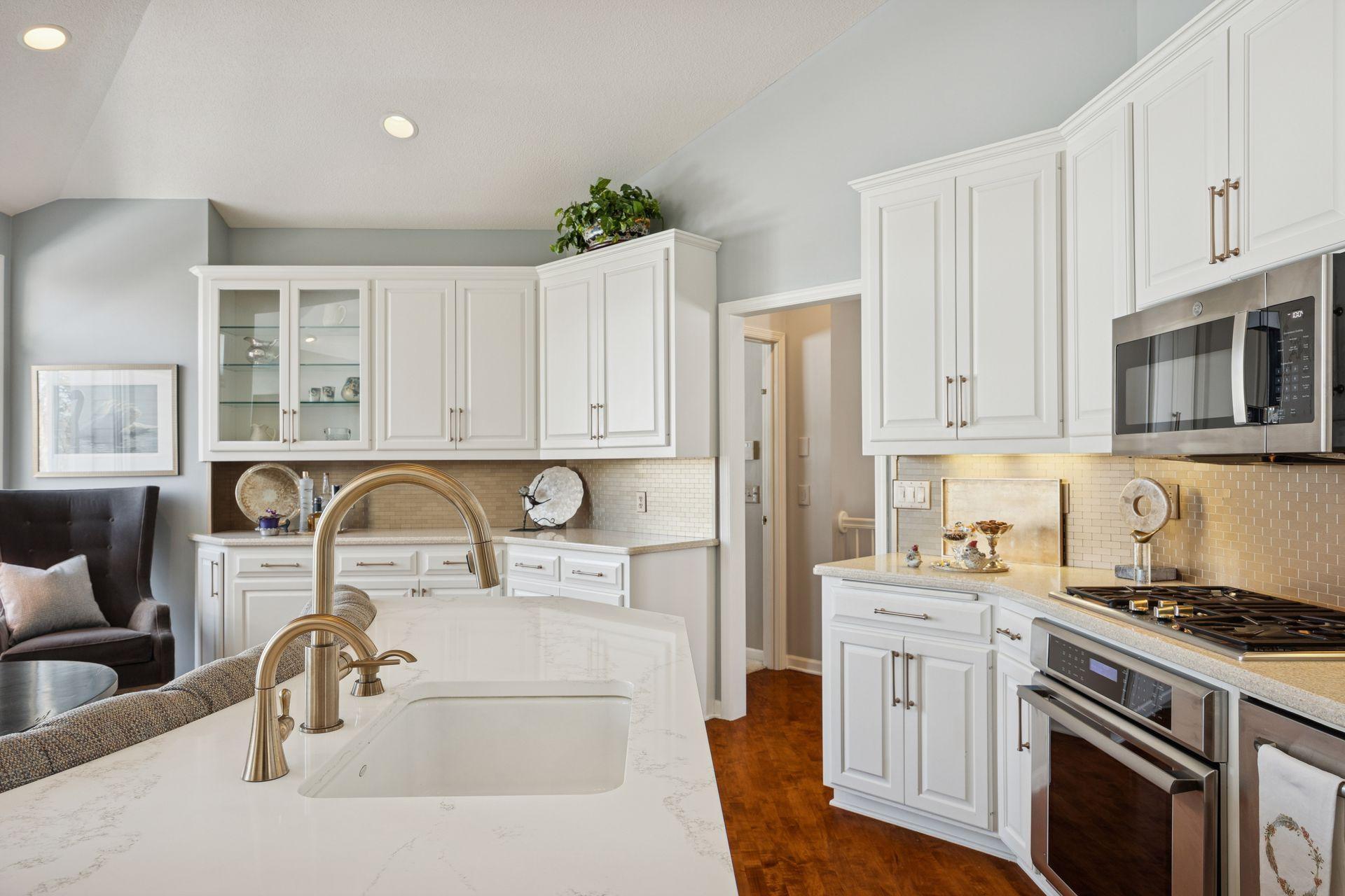 550 Waycliffe Drive N