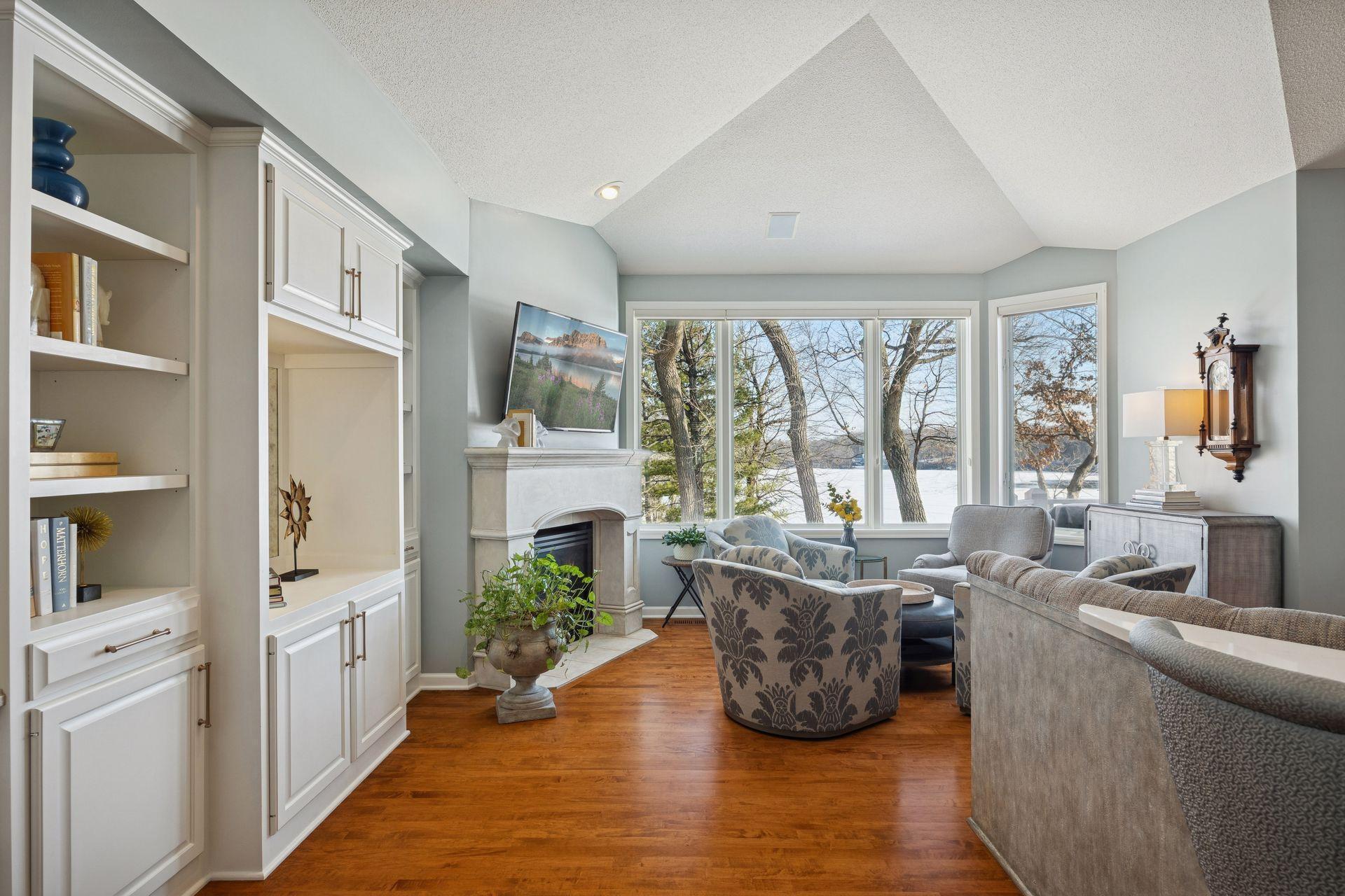 550 Waycliffe Drive N