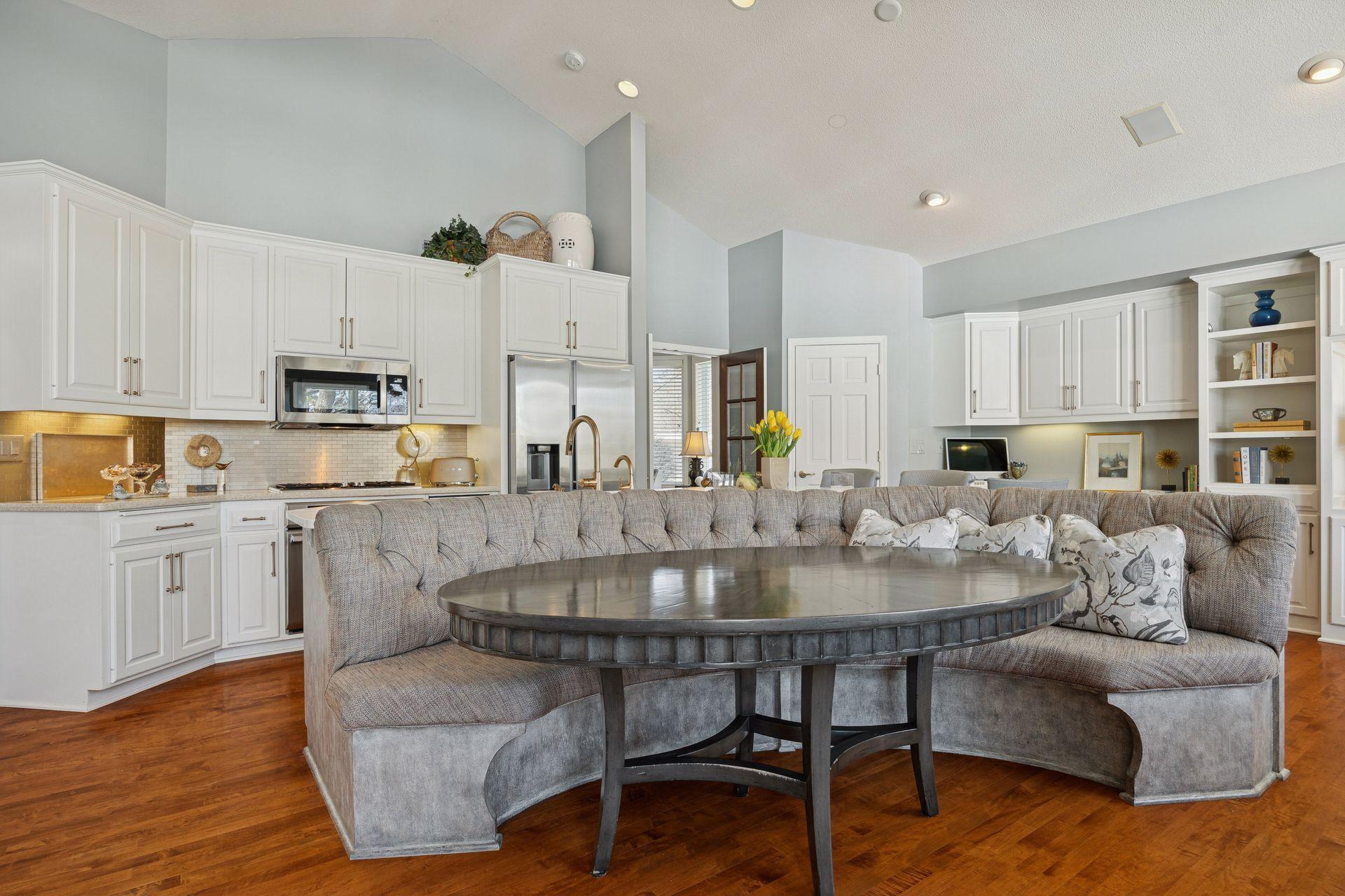 550 Waycliffe Drive N