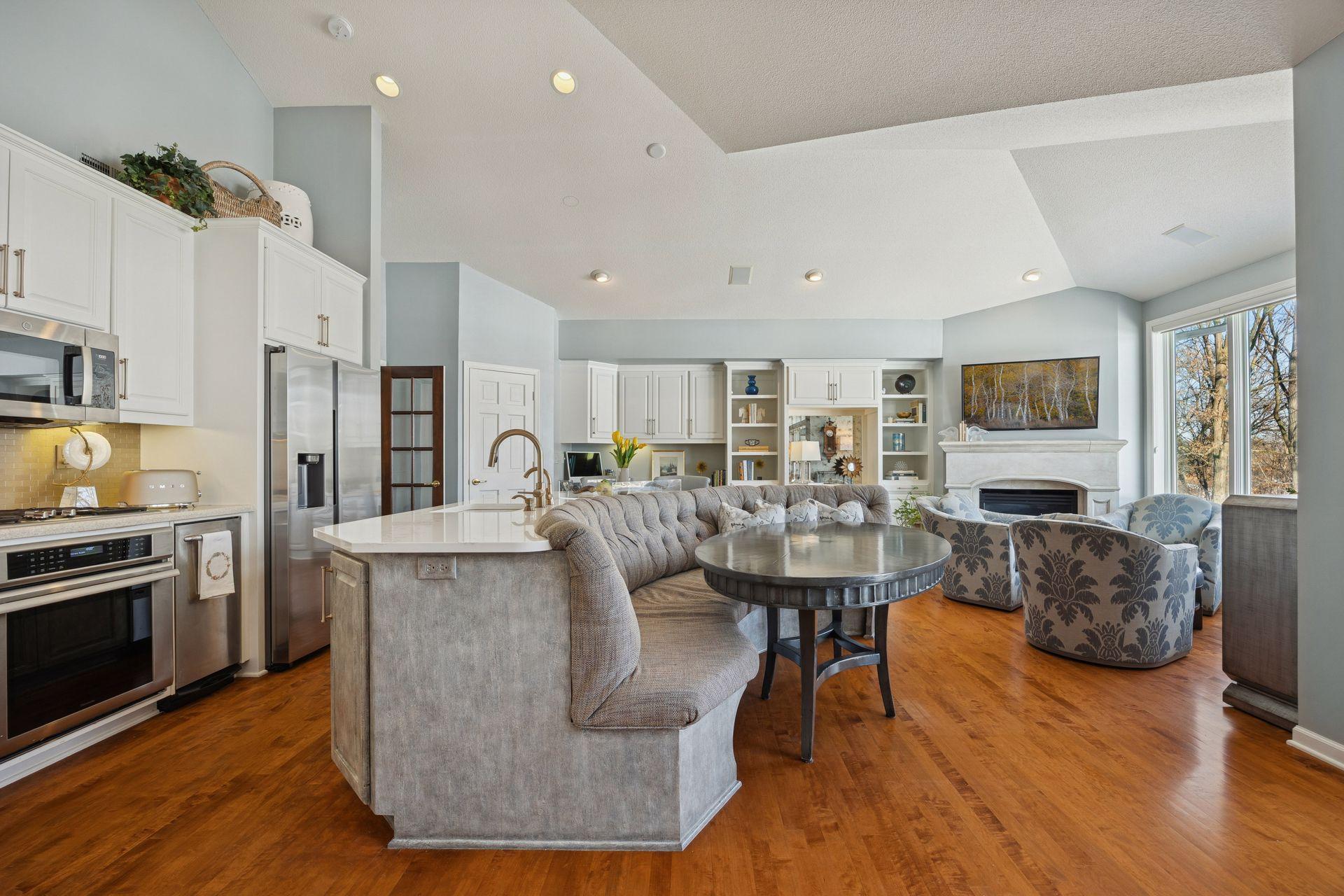 550 Waycliffe Drive N