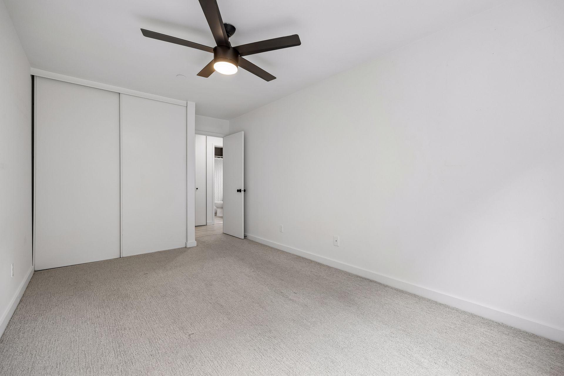 215 Barry Avenue S Unit: 218