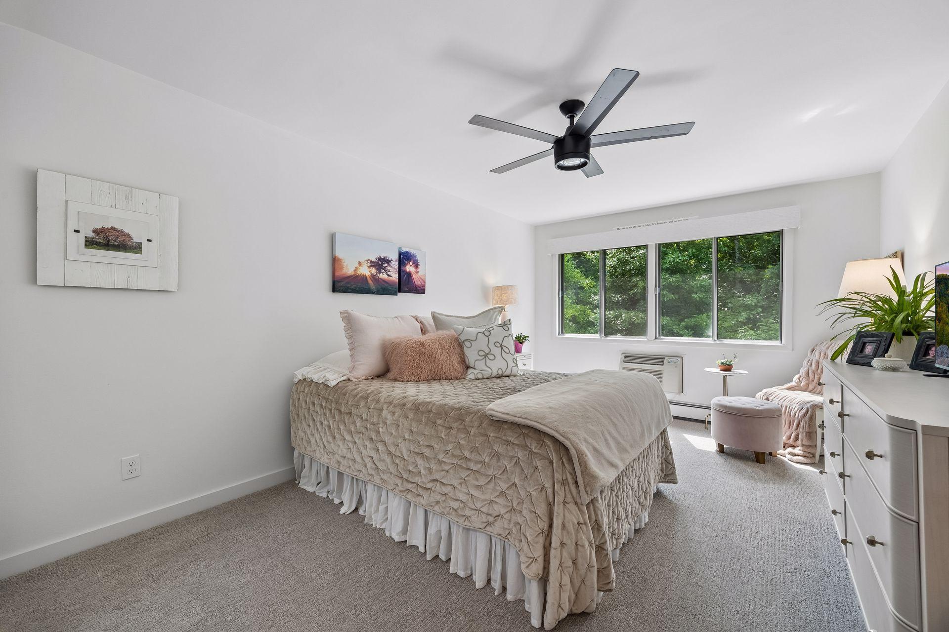 215 Barry Avenue S Unit: 218
