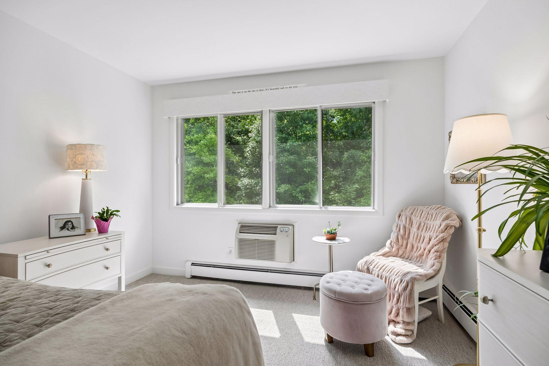 215 Barry Avenue S Unit: 218