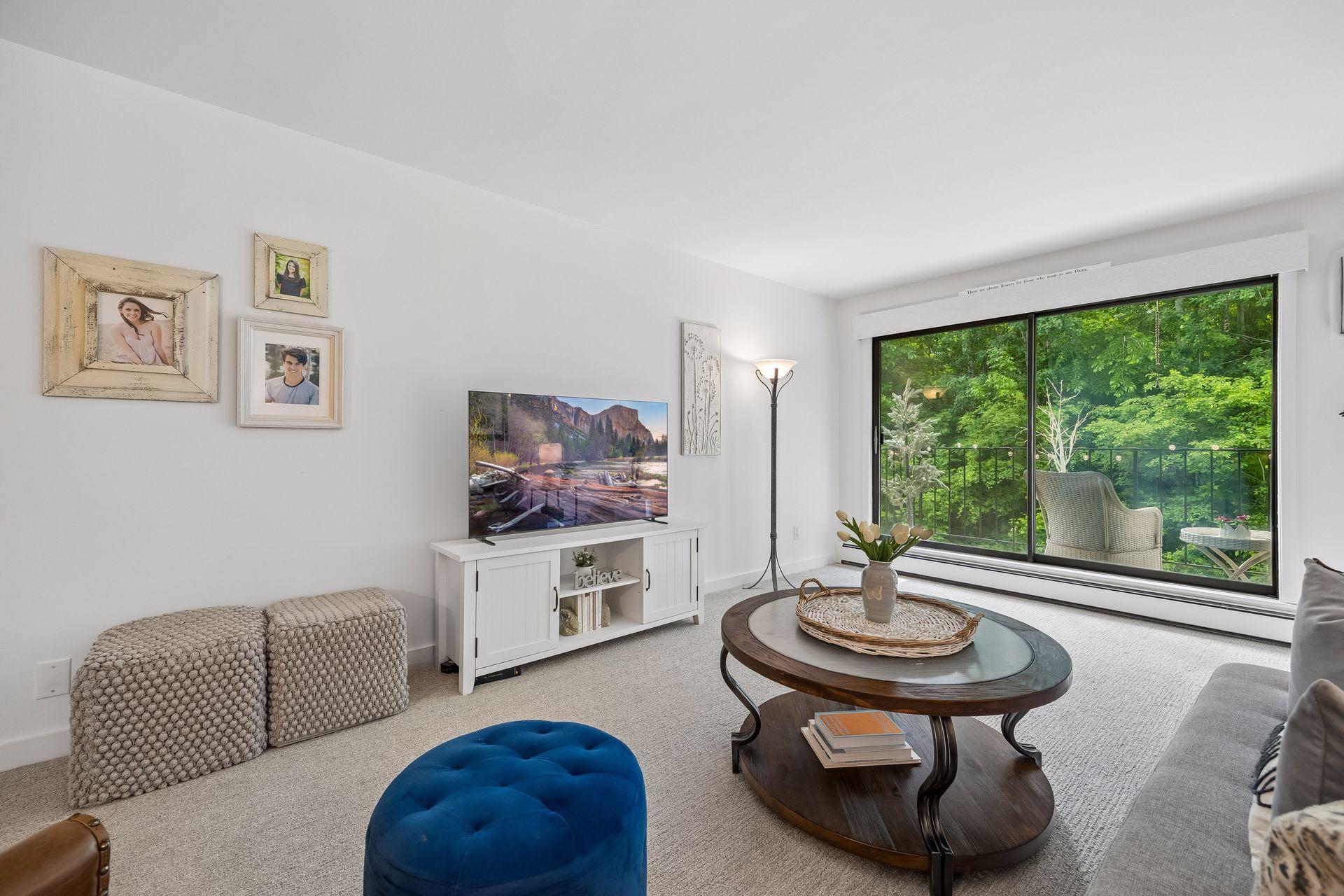 215 Barry Avenue S Unit: 218