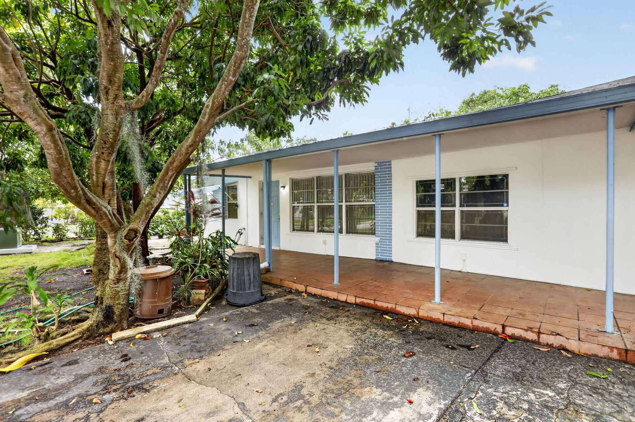 2411 NE 10th Terrace