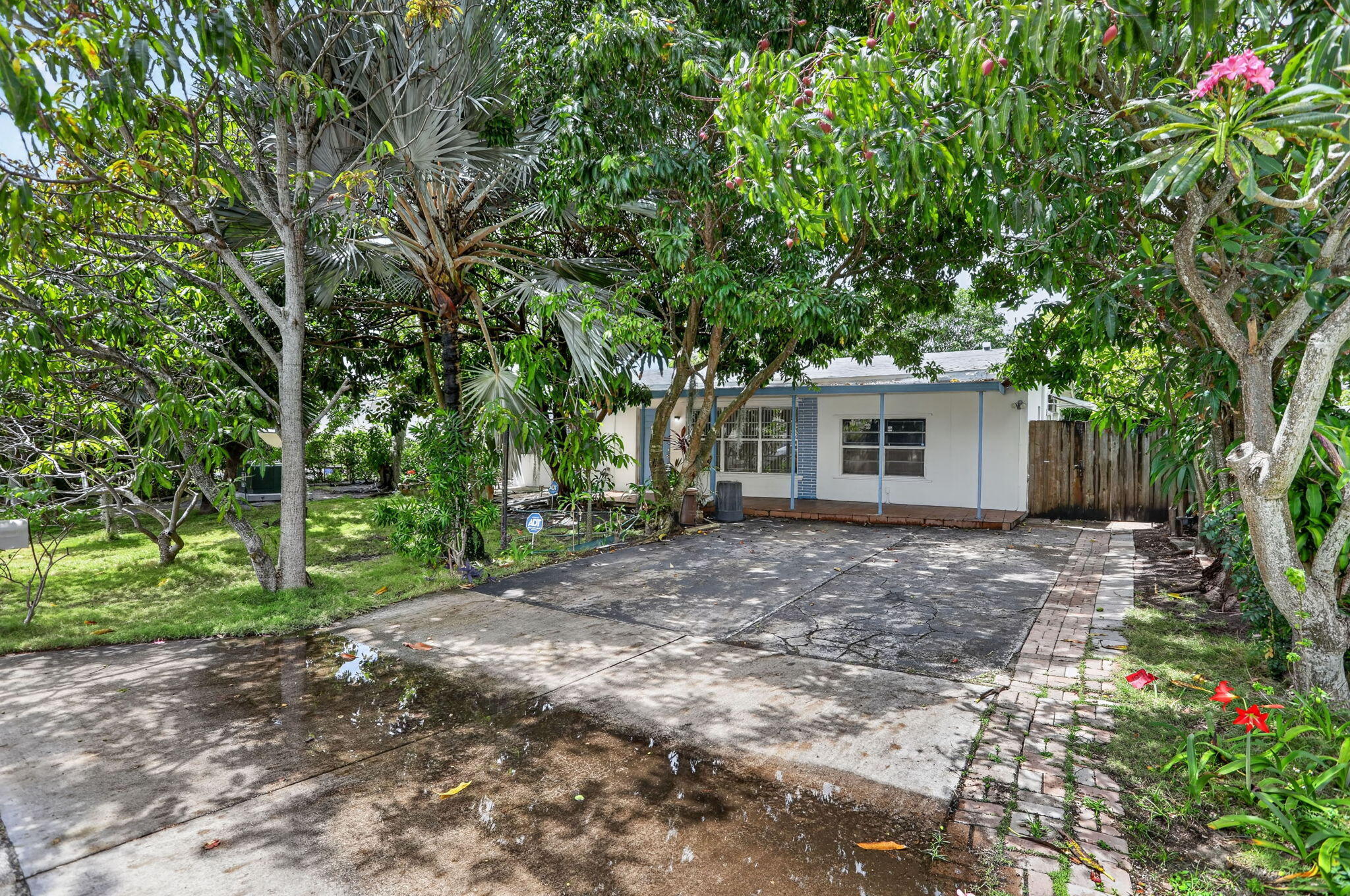 2411 NE 10th Terrace