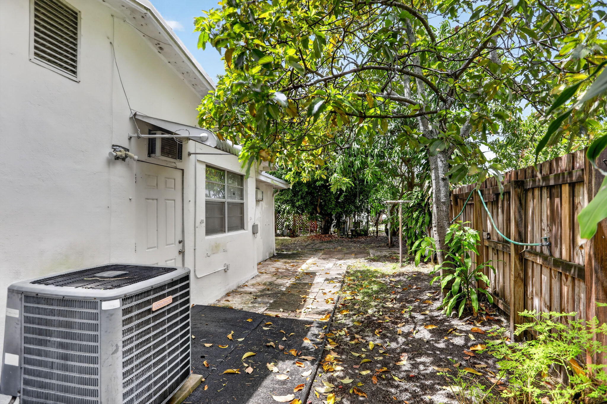 2411 NE 10th Terrace