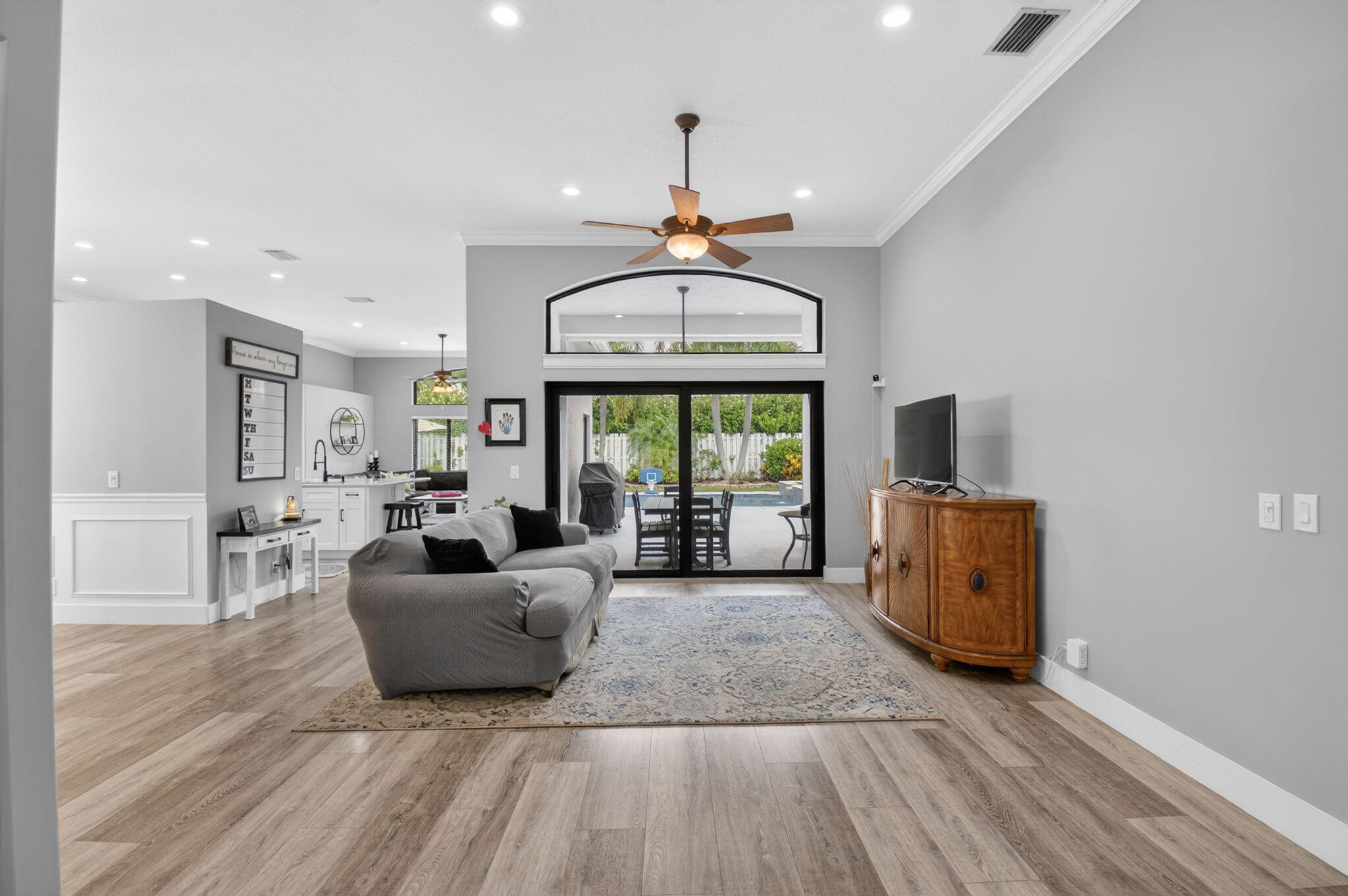 6133 Indian Forest Circle