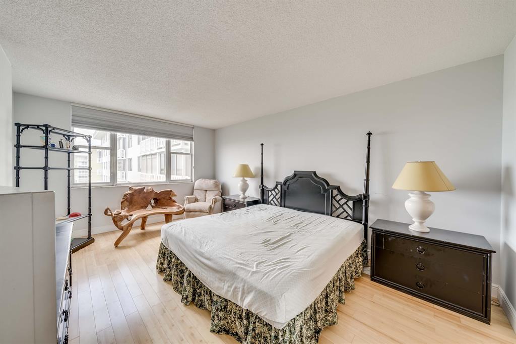 4350 Hillcrest Drive Unit: 817