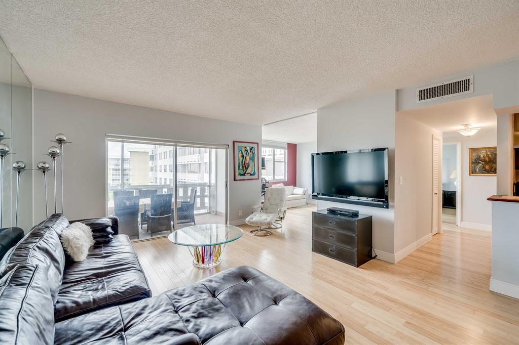 4350 Hillcrest Drive Unit: 817