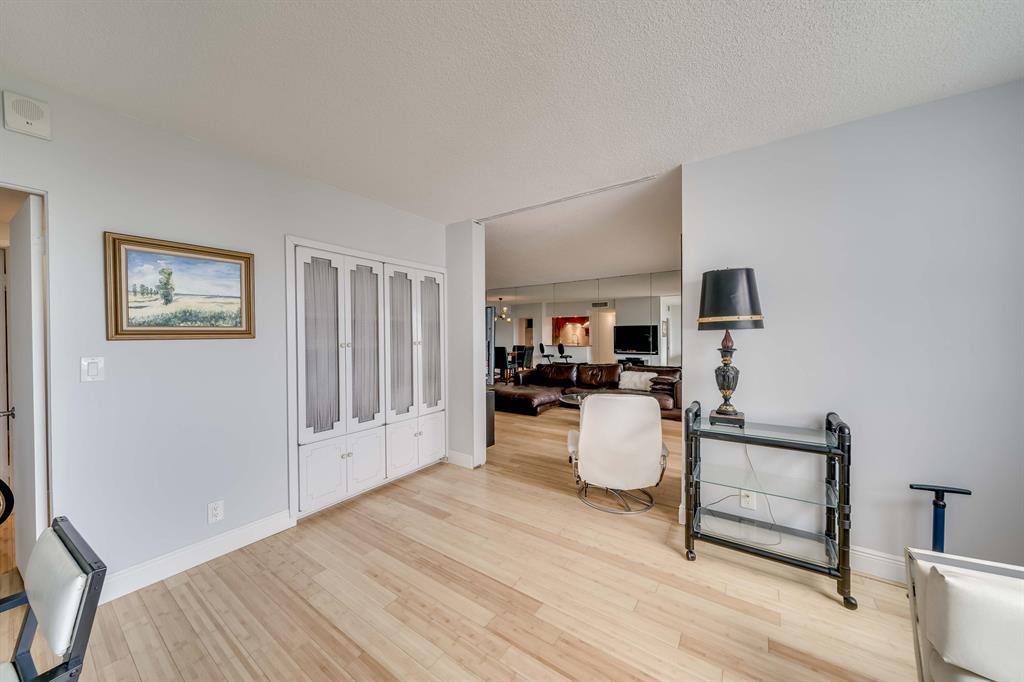 4350 Hillcrest Drive Unit: 817