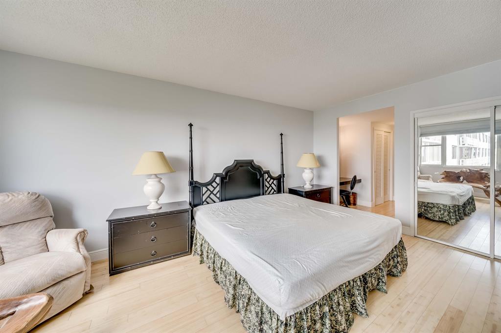 4350 Hillcrest Drive Unit: 817