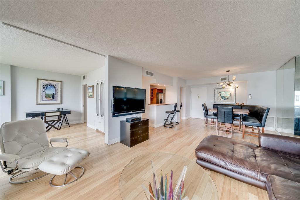 4350 Hillcrest Drive Unit: 817