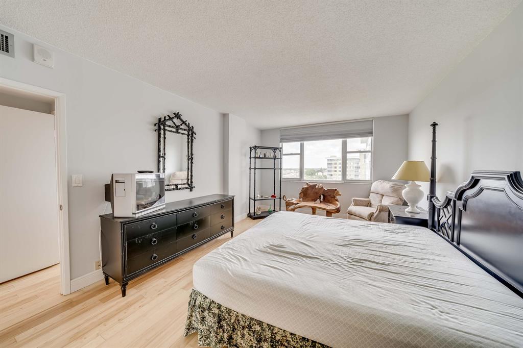 4350 Hillcrest Drive Unit: 817