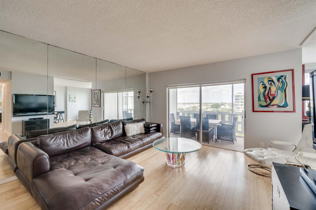 4350 Hillcrest Drive Unit: 817