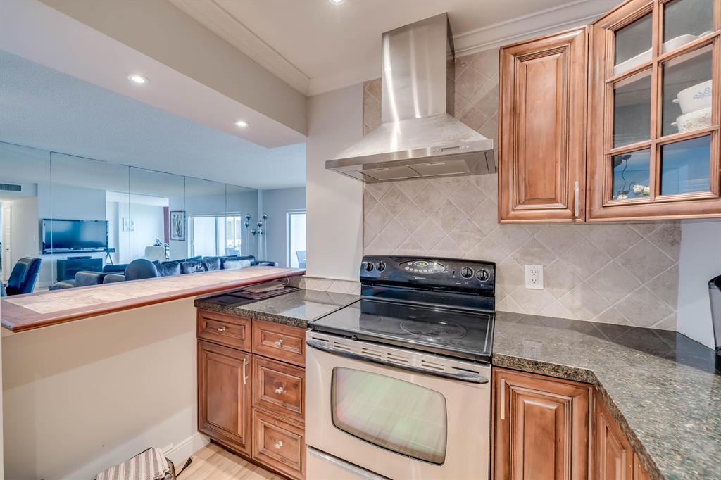 4350 Hillcrest Drive Unit: 817
