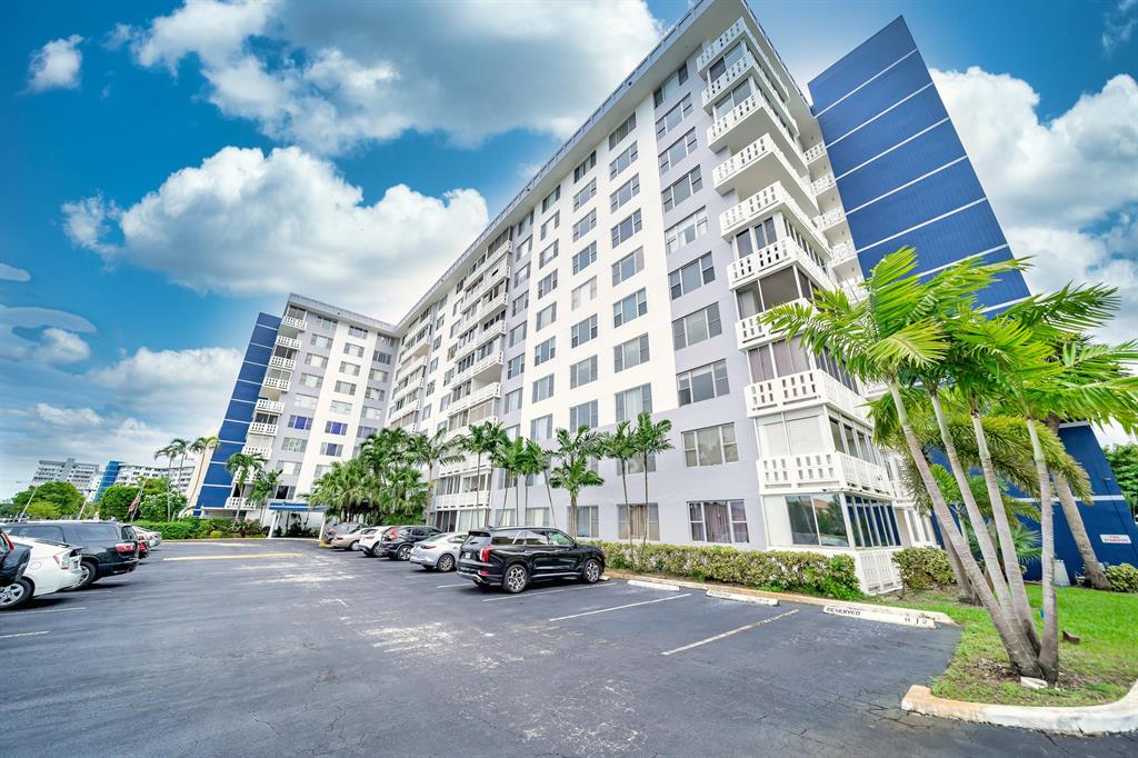 4350 Hillcrest Drive Unit: 817