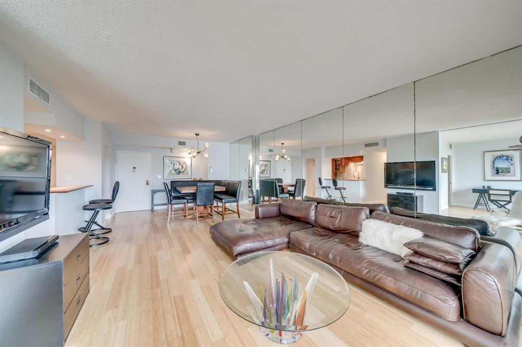 4350 Hillcrest Drive Unit: 817