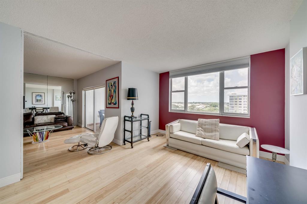 4350 Hillcrest Drive Unit: 817