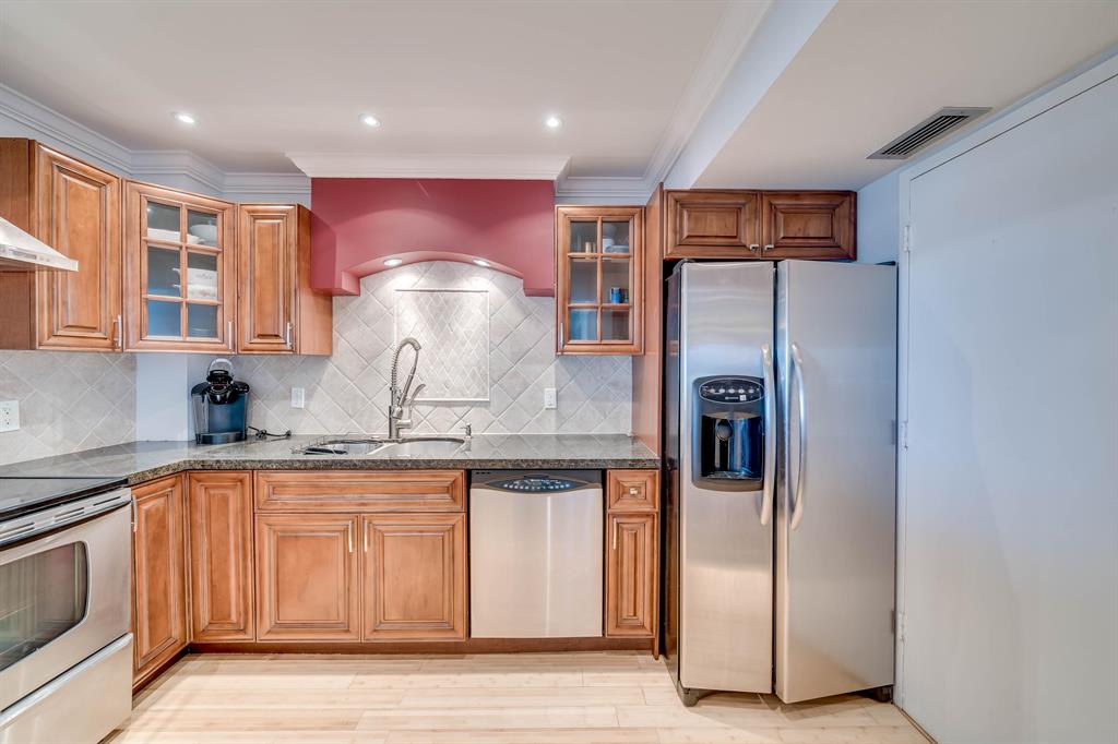 4350 Hillcrest Drive Unit: 817