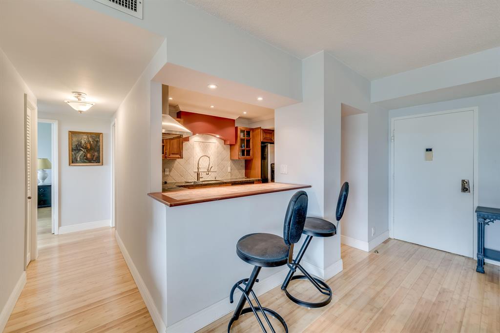 4350 Hillcrest Drive Unit: 817