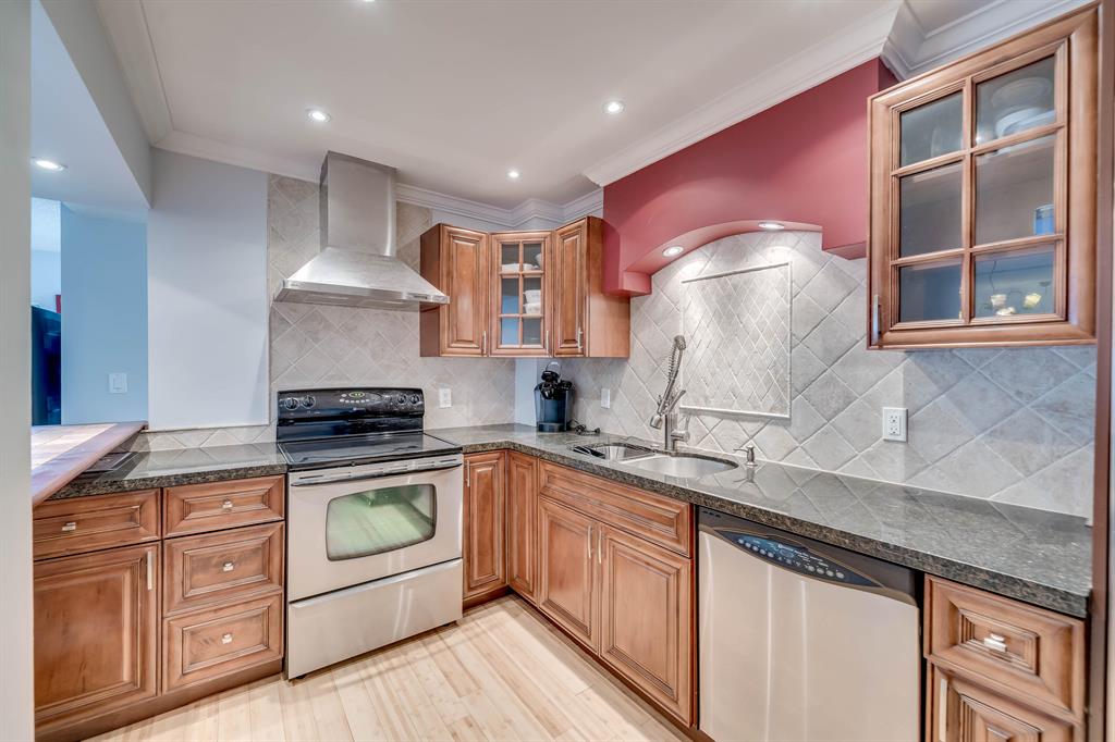 4350 Hillcrest Drive Unit: 817