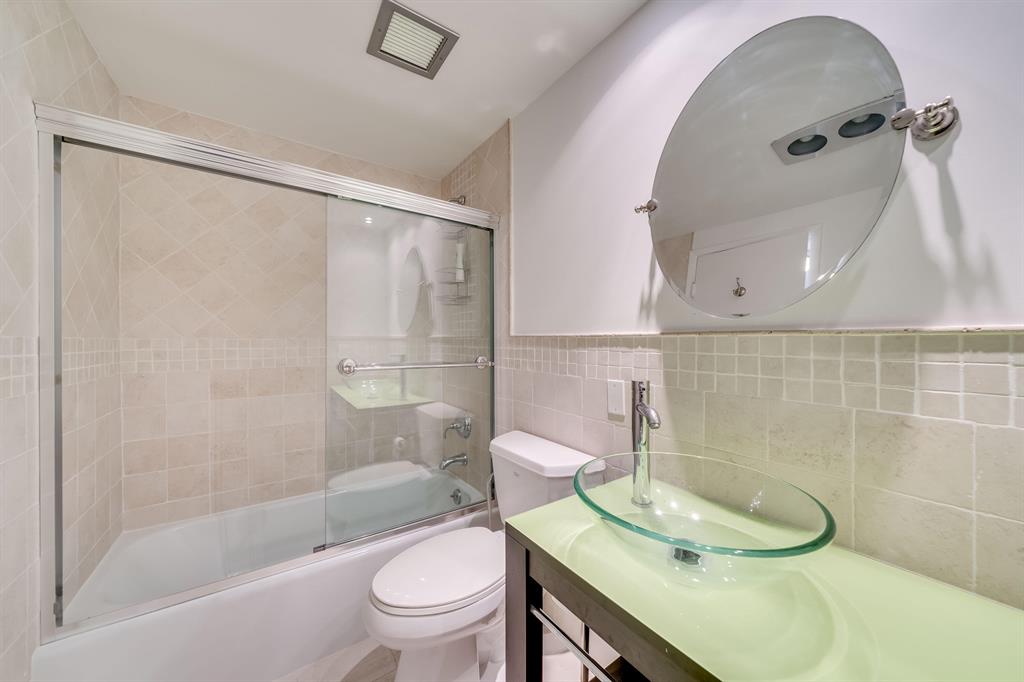 4350 Hillcrest Drive Unit: 817