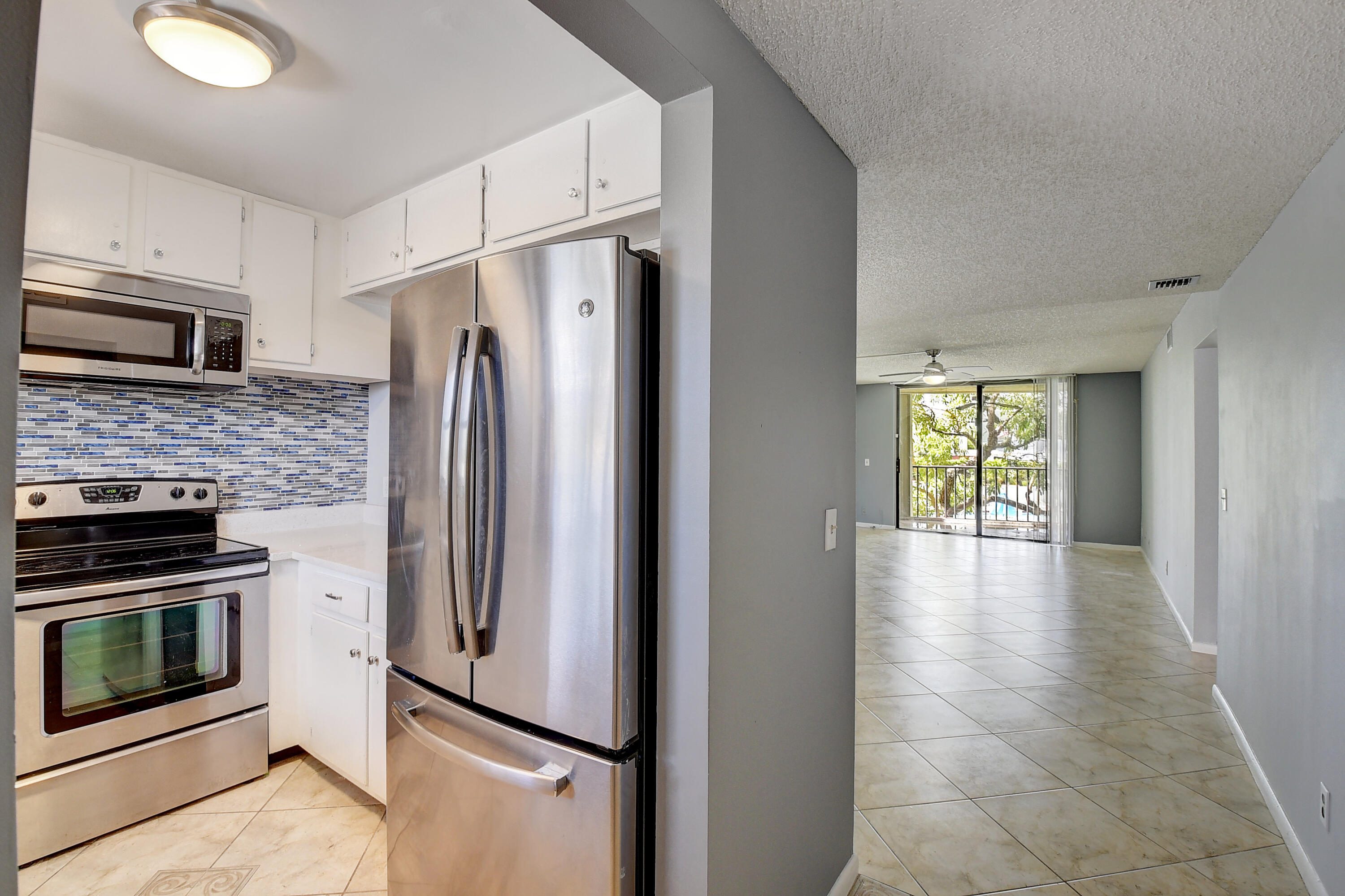 890 N Federal Highway Unit: 206