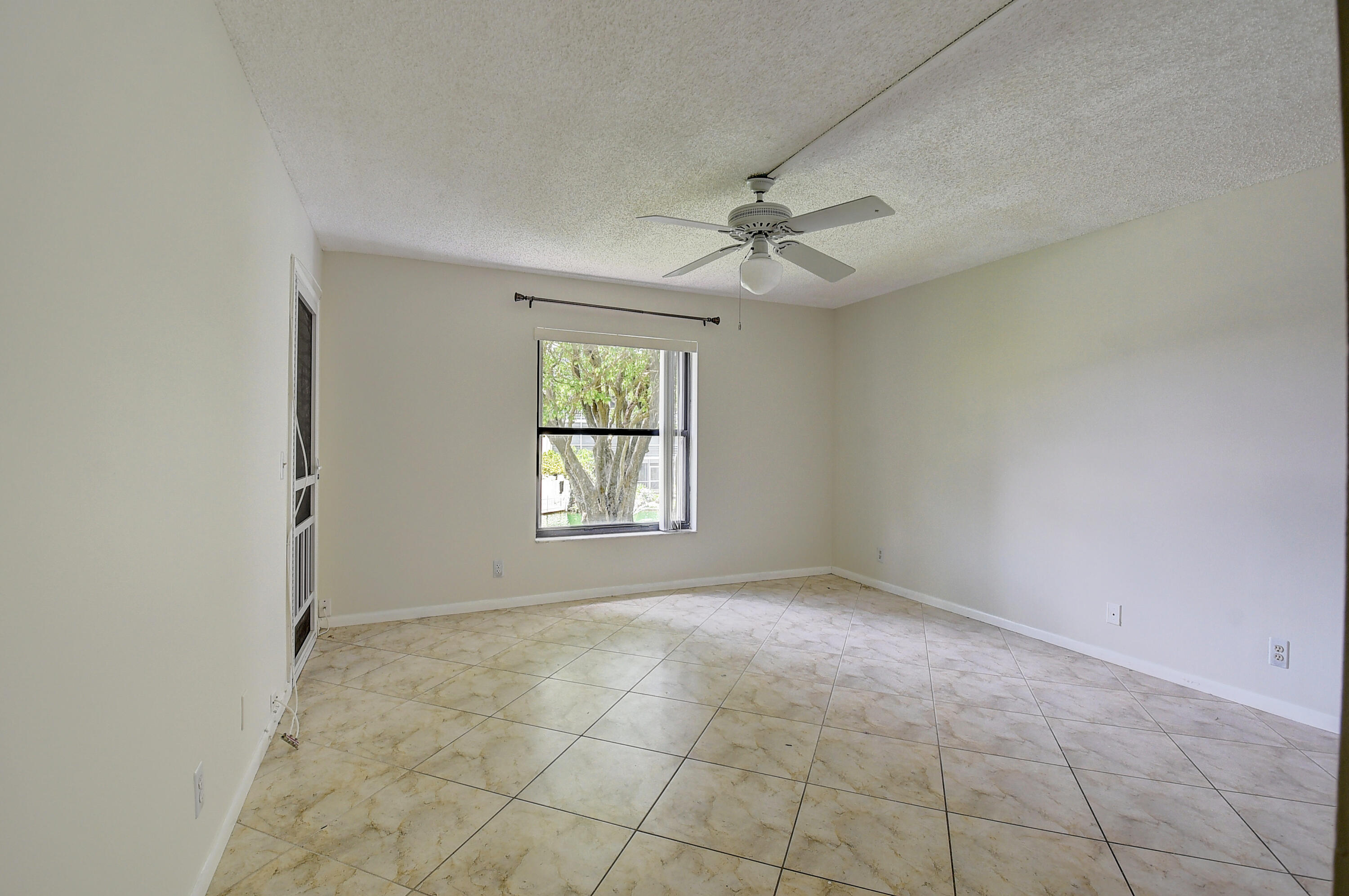 890 N Federal Highway Unit: 206