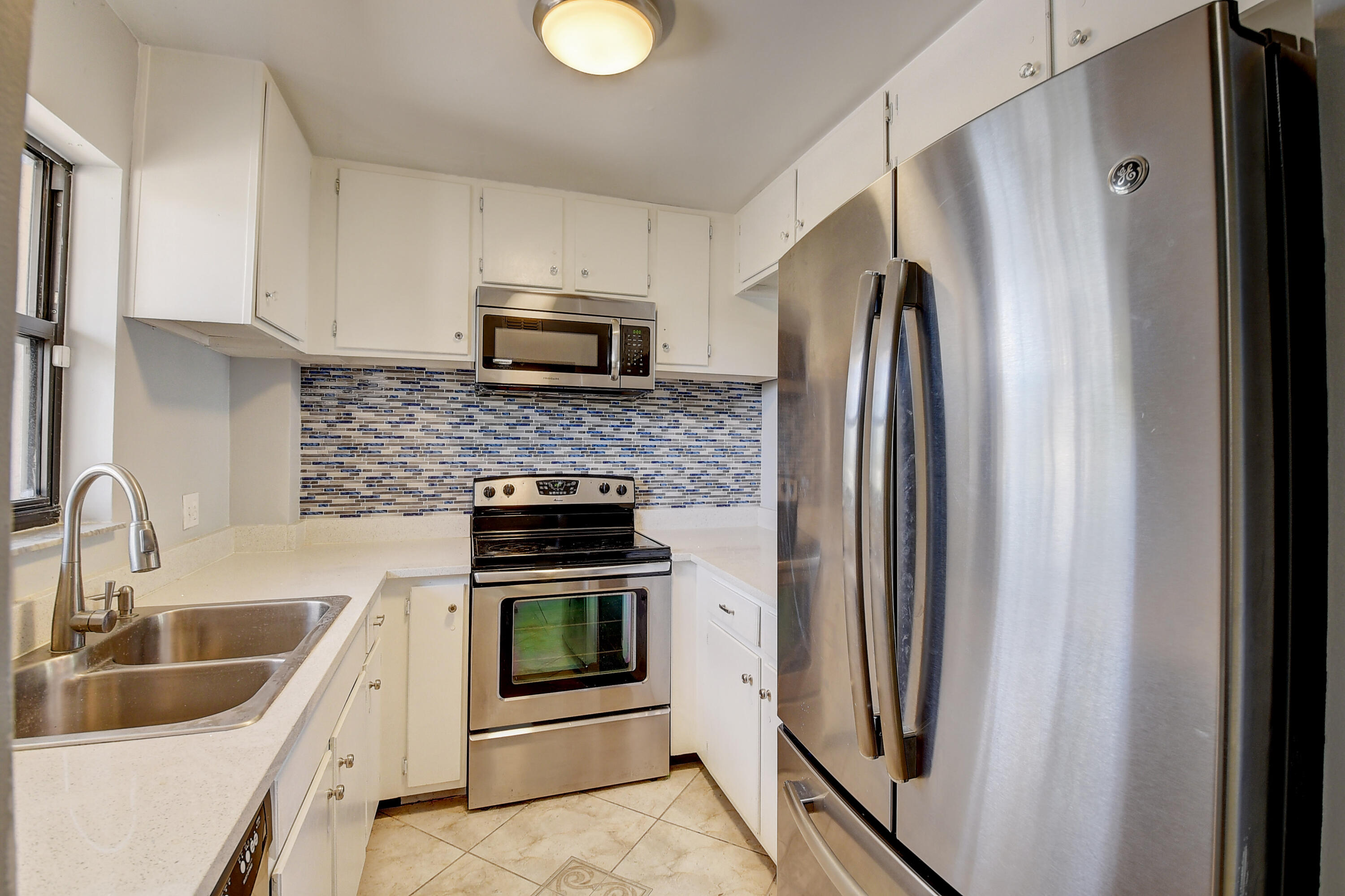 890 N Federal Highway Unit: 206