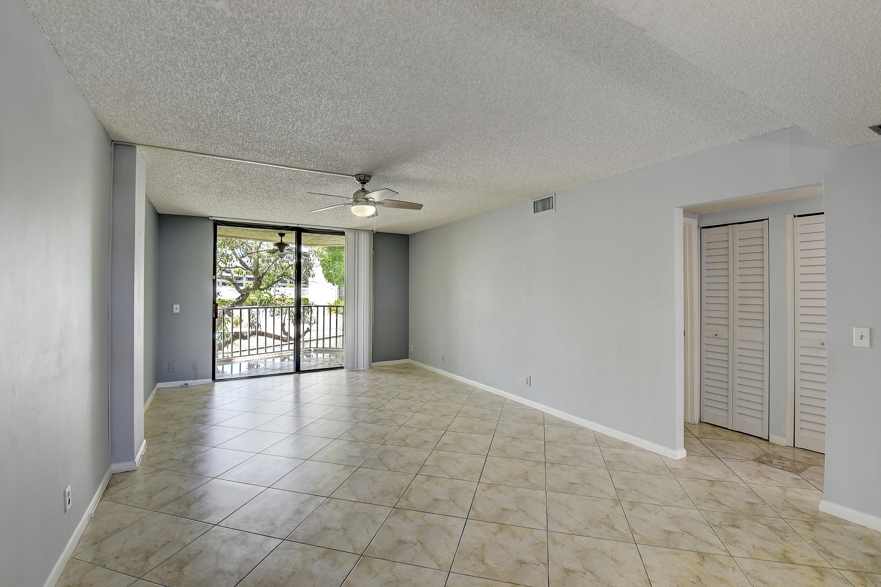 890 N Federal Highway Unit: 206