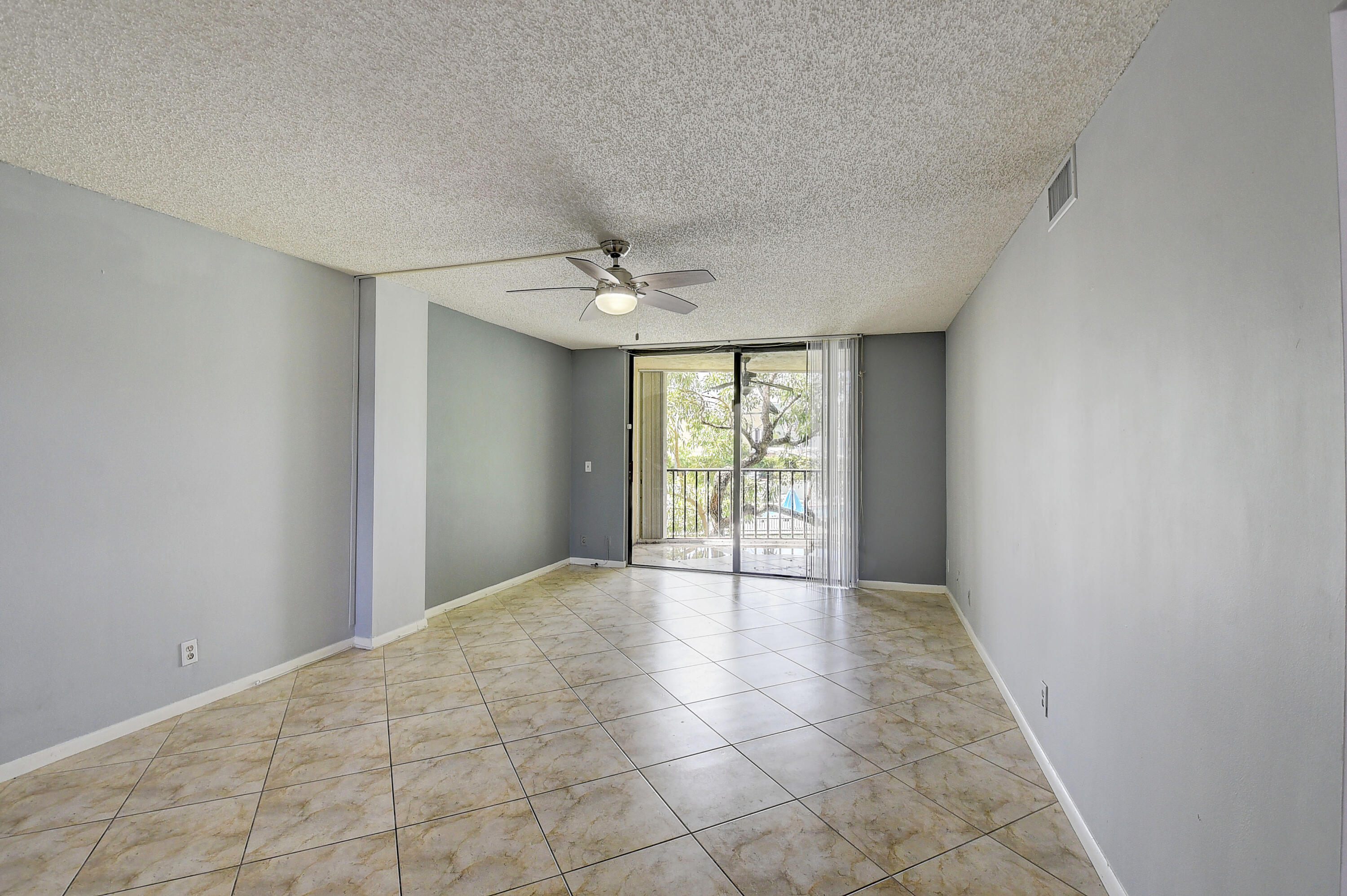 890 N Federal Highway Unit: 206