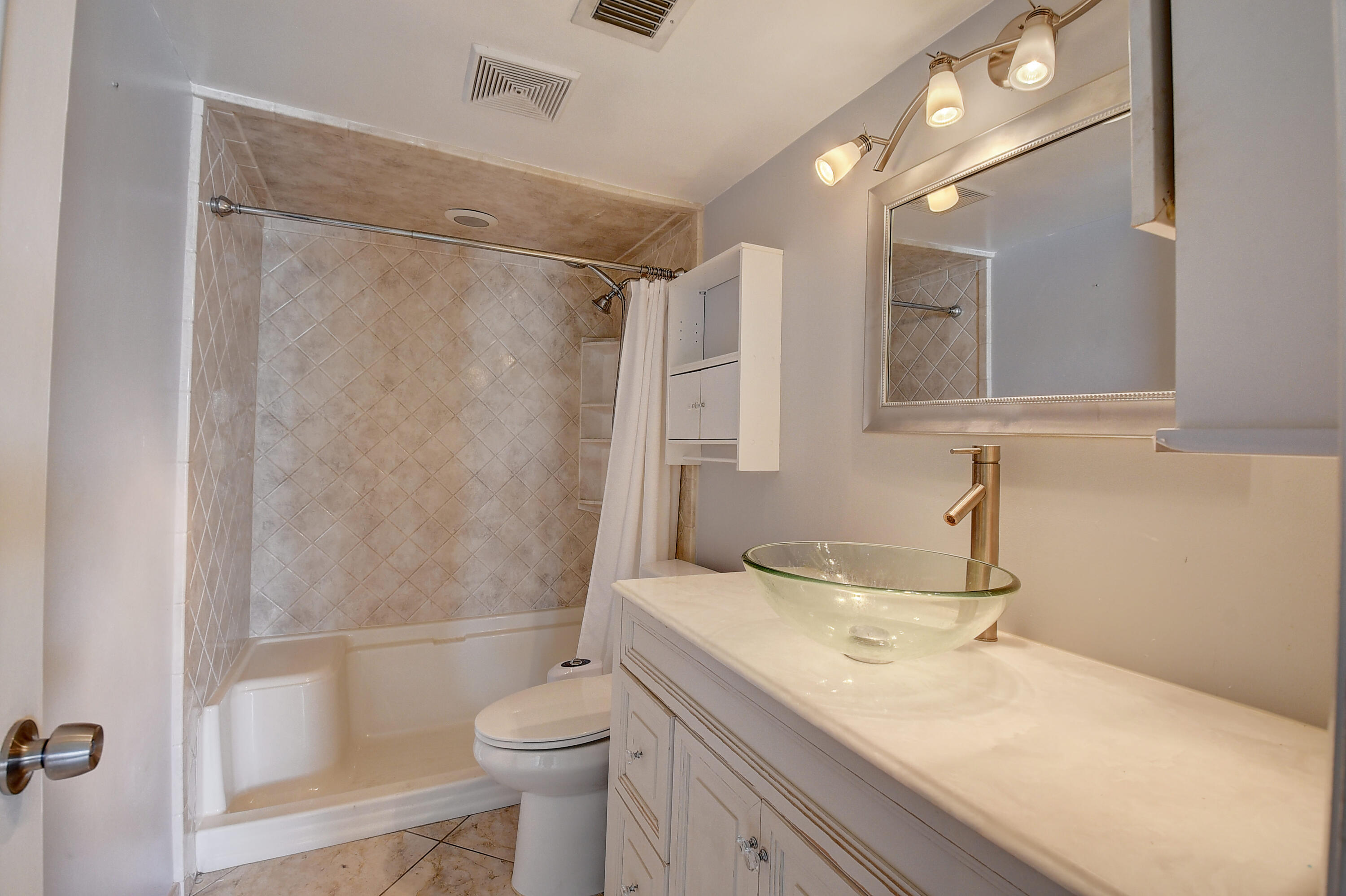 890 N Federal Highway Unit: 206