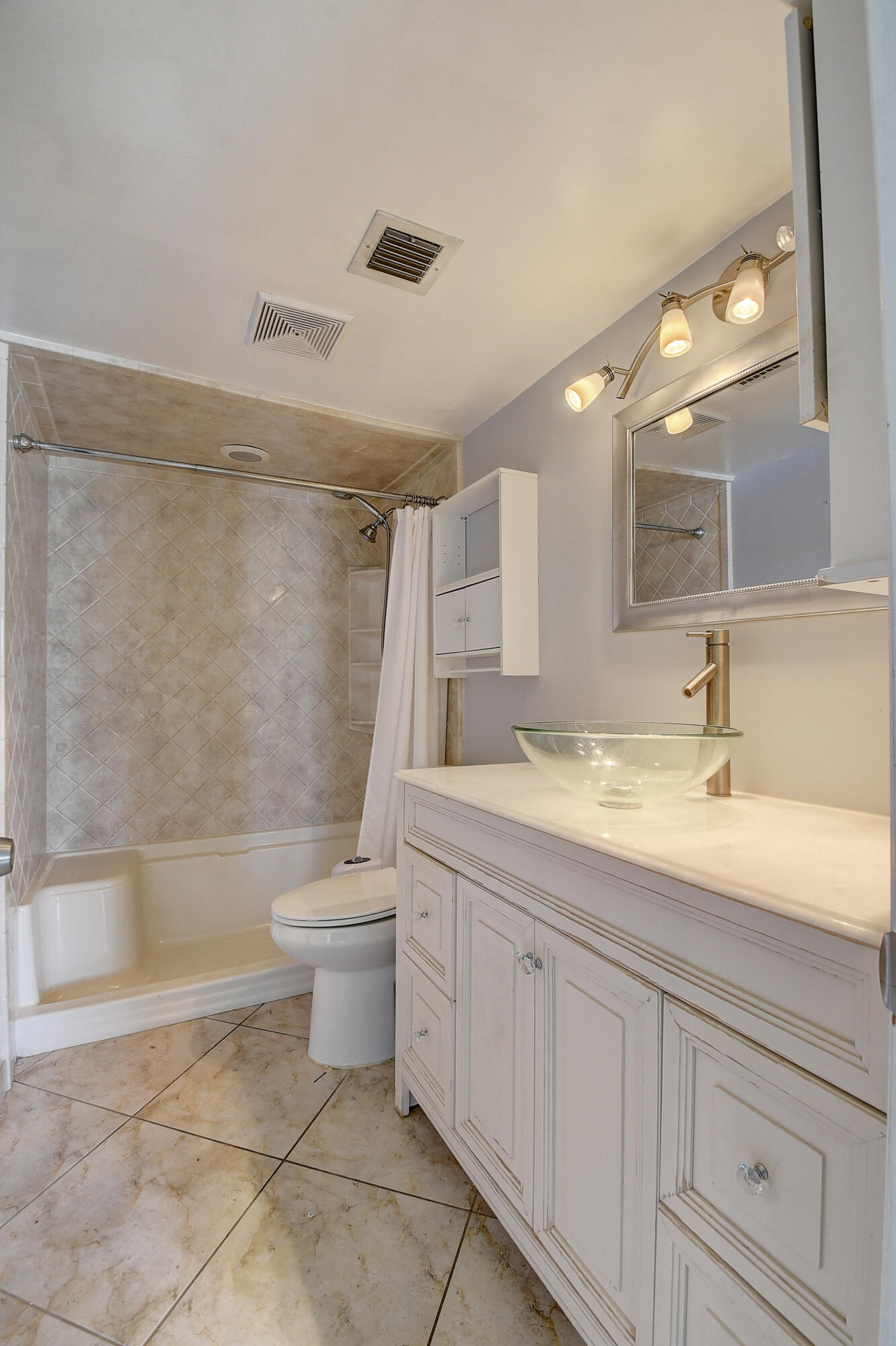 890 N Federal Highway Unit: 206