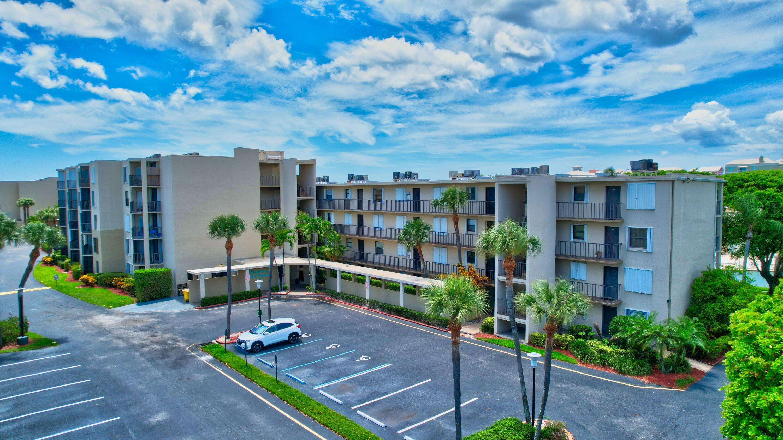 890 N Federal Highway Unit: 206