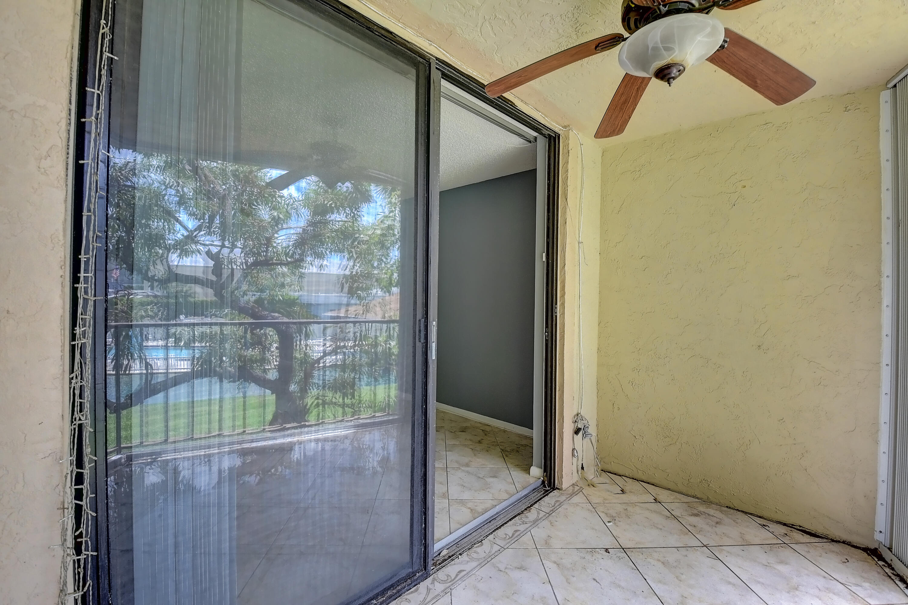 890 N Federal Highway Unit: 206
