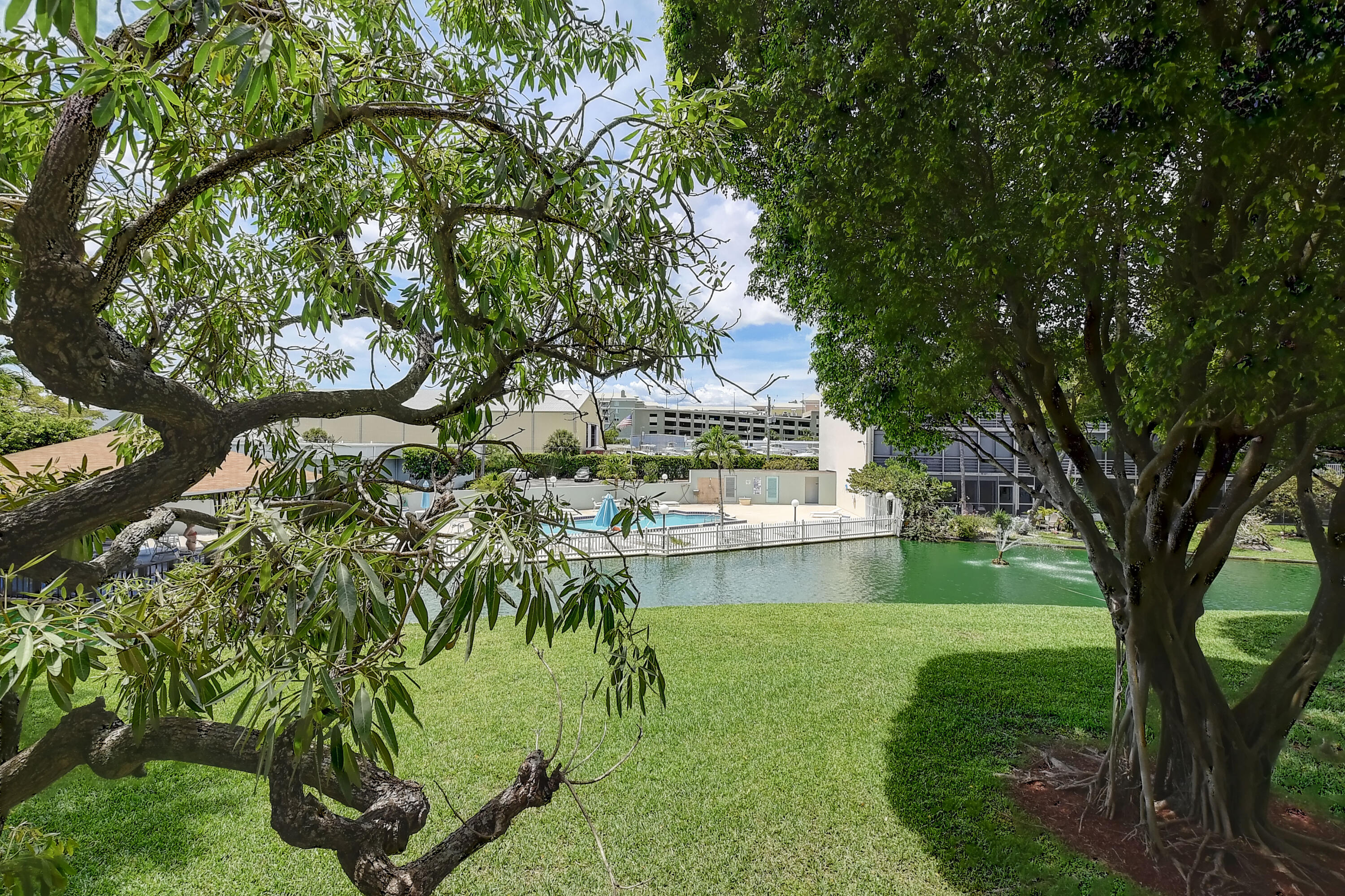 890 N Federal Highway Unit: 206