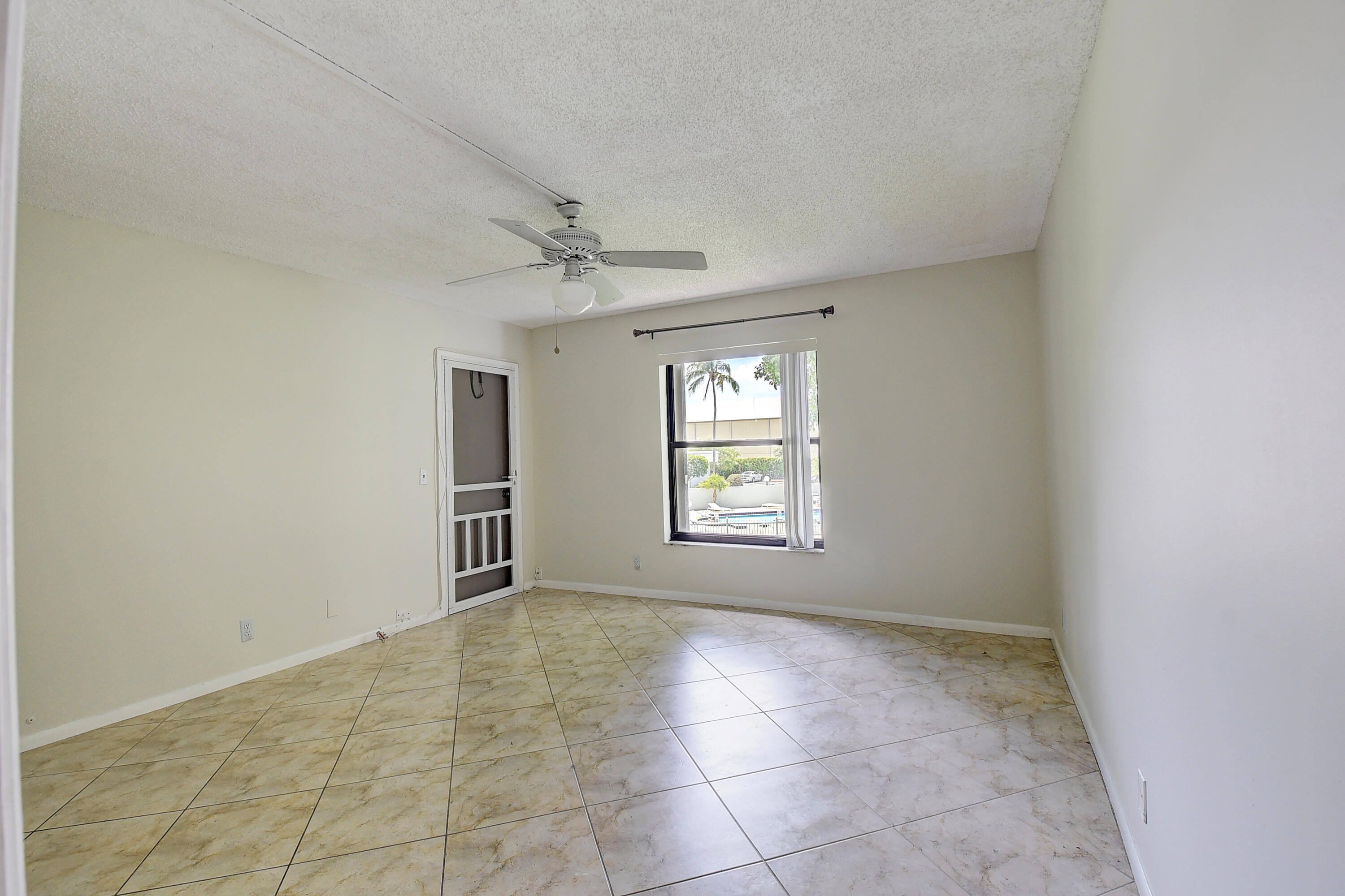 890 N Federal Highway Unit: 206