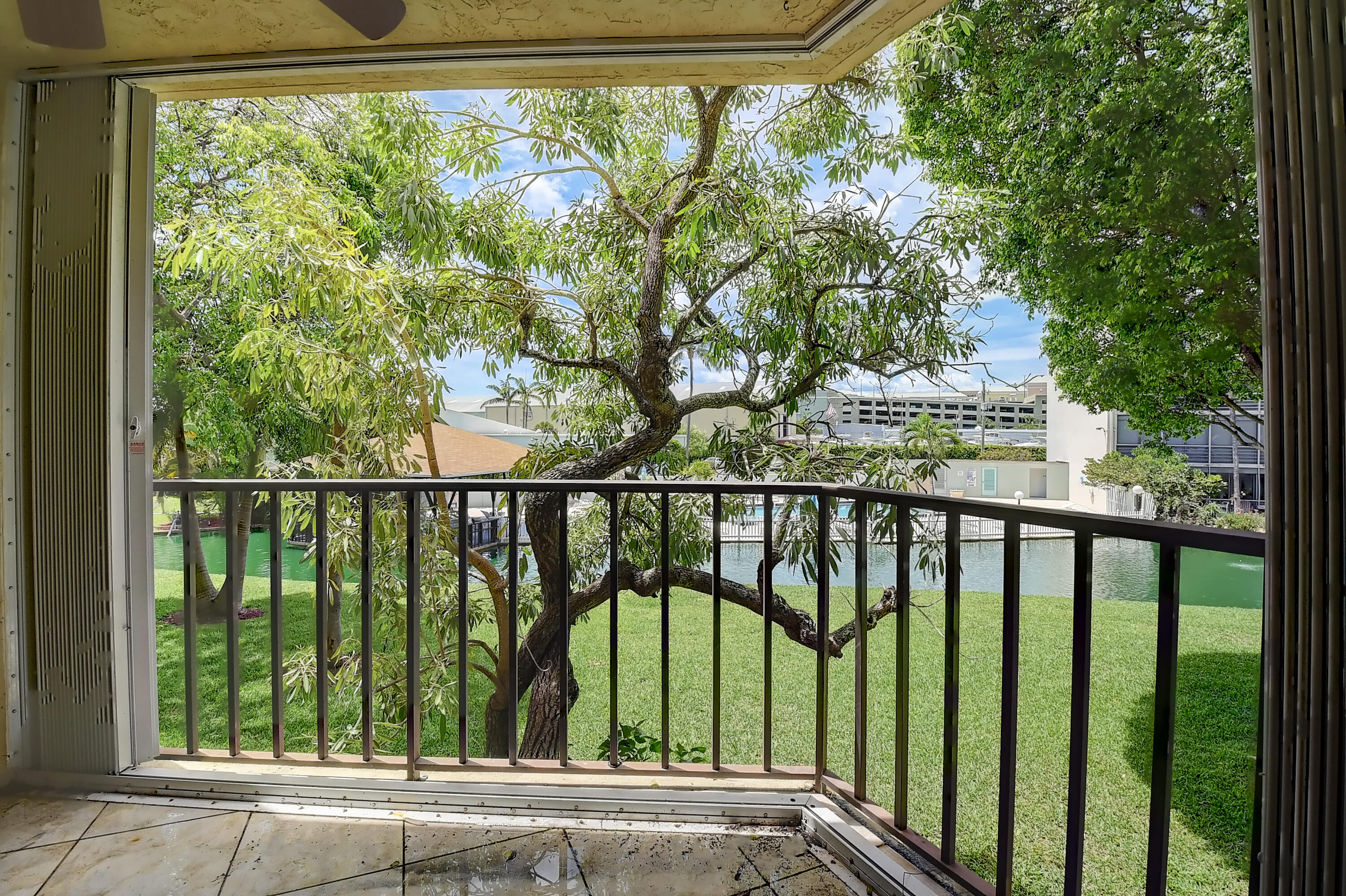 890 N Federal Highway Unit: 206