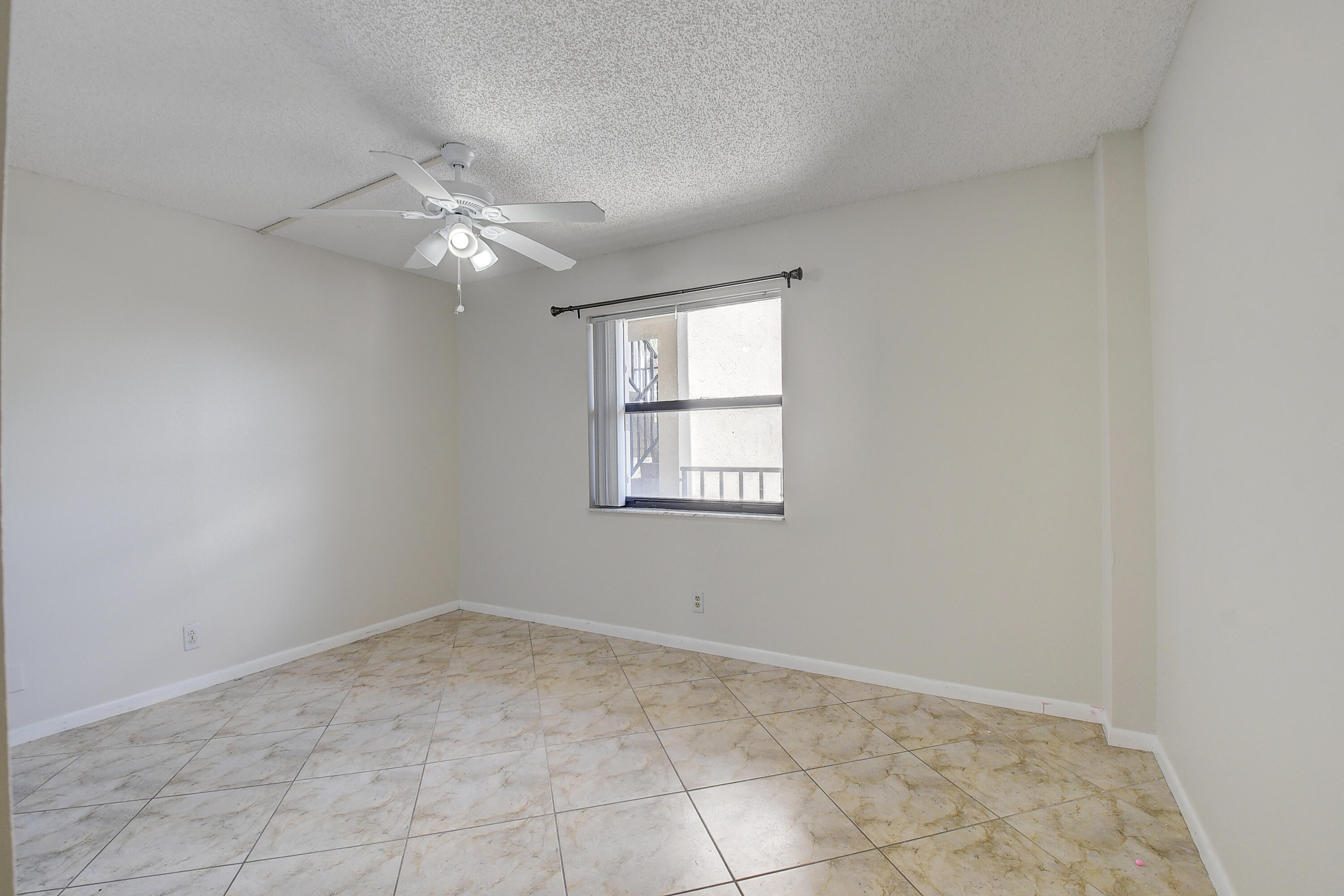 890 N Federal Highway Unit: 206