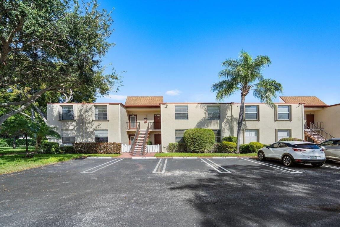 15 Willowbrook Lane Unit: 201